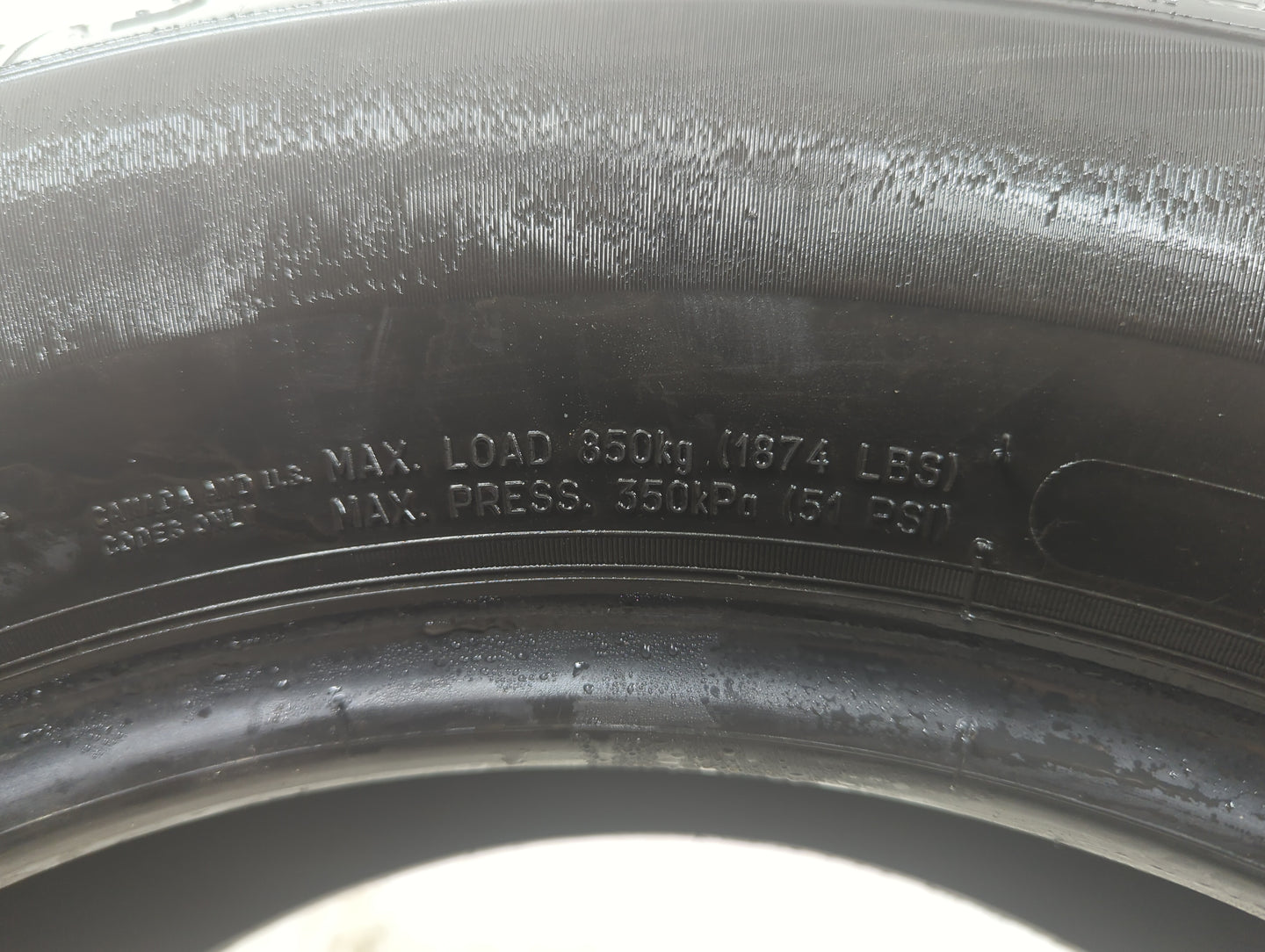 Used Tire 225/65R17 MICHELIN DEFENDER 2 102H - Tread Depth 10/32 - Oemusedautoparts1.com