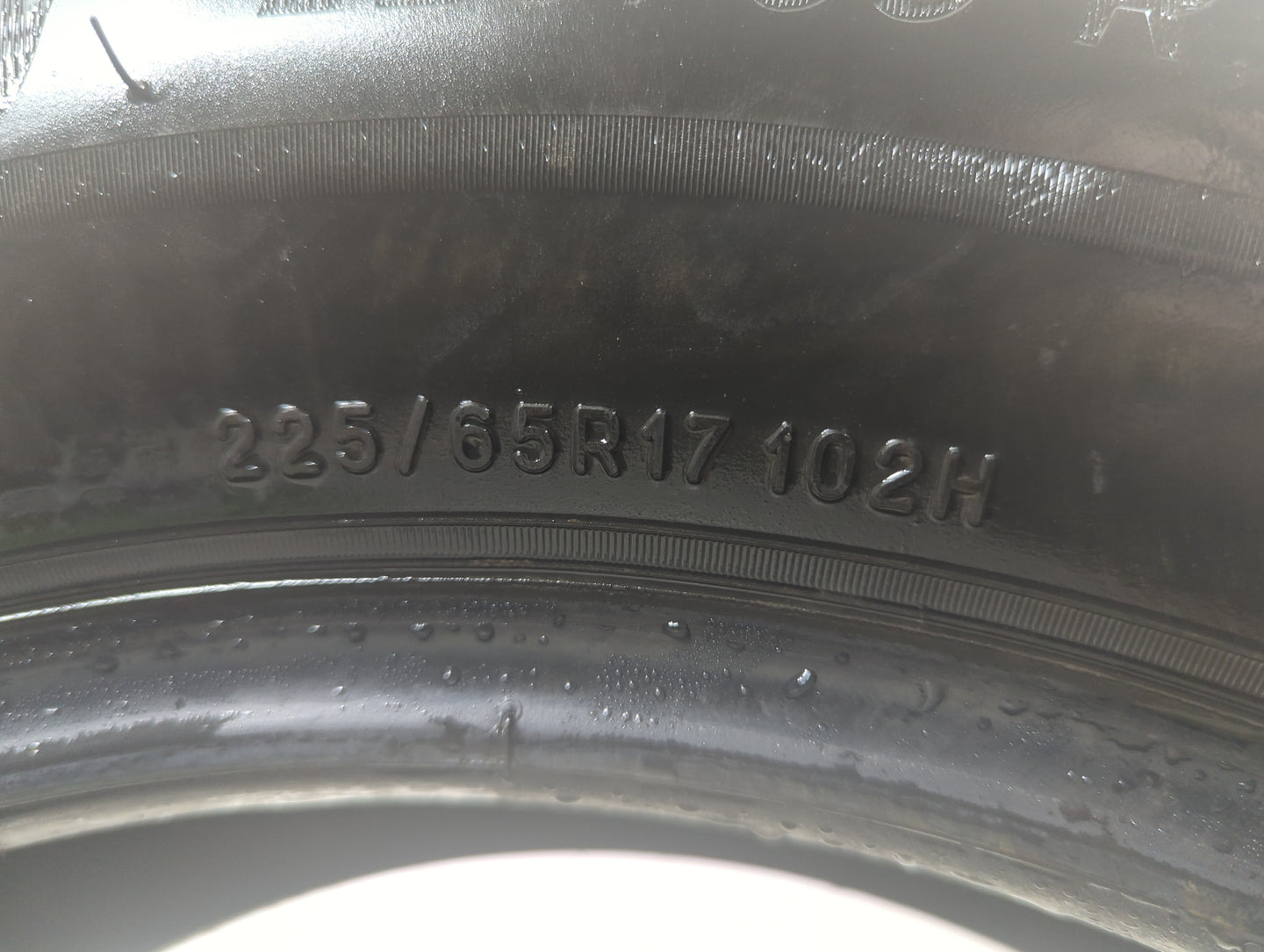 Used Tire 225/65R17 MICHELIN DEFENDER 2 102H - Tread Depth 10/32 - Oemusedautoparts1.com
