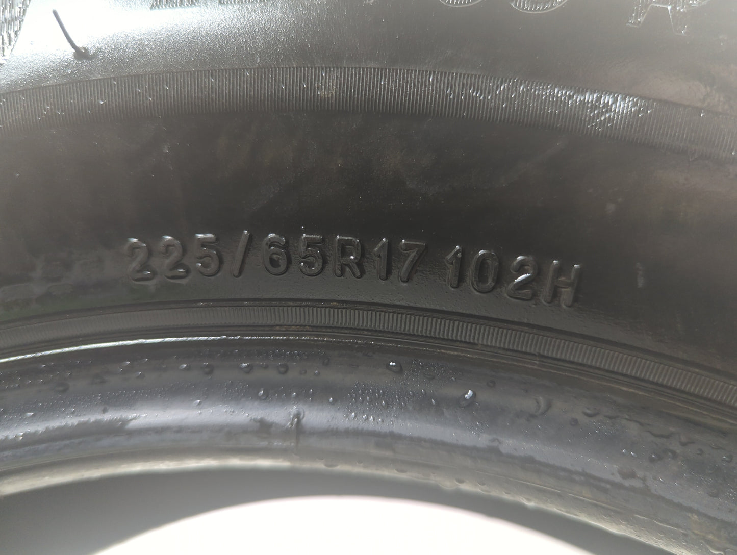 Used Tire 225/65R17 MICHELIN DEFENDER 2 102H - Tread Depth 10/32 - Oemusedautoparts1.com