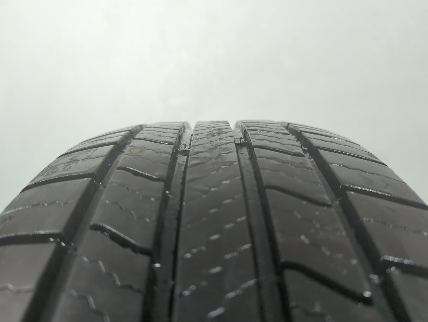 Used Tire 225/65R17 MICHELIN DEFENDER 2 102H - Tread Depth 10/32 - Oemusedautoparts1.com