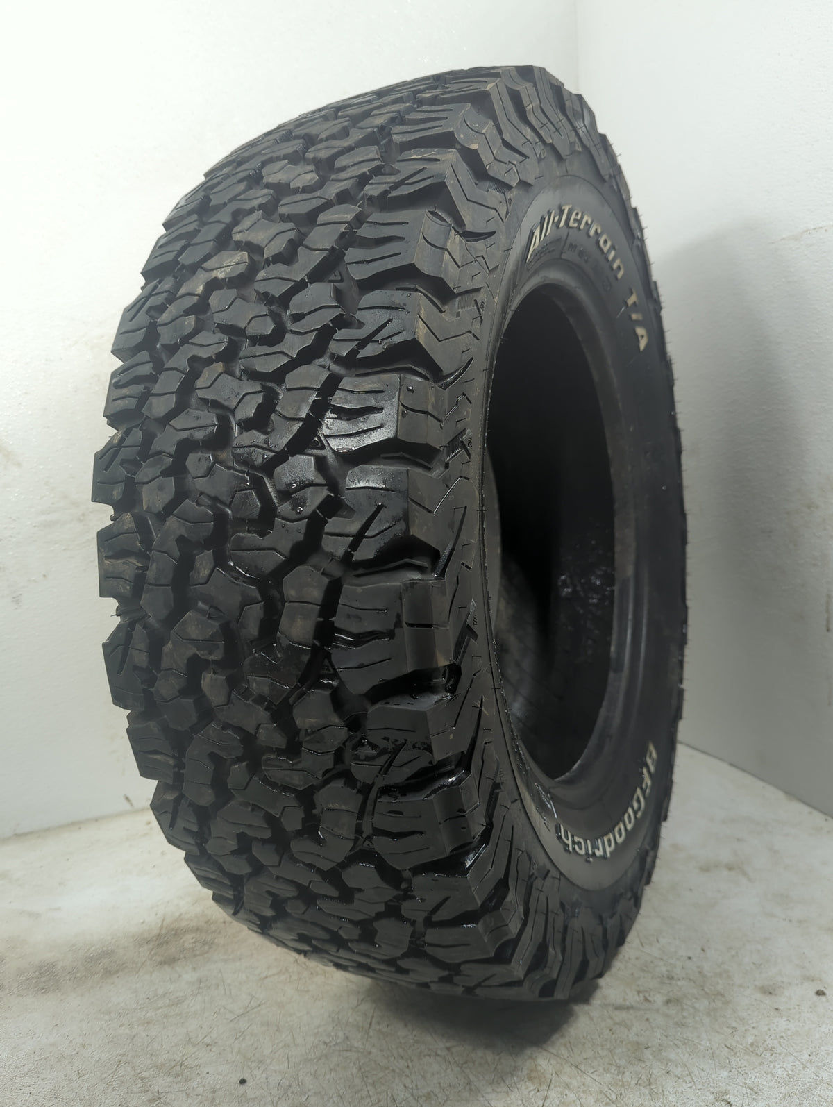 Used Tire 265/65R17 BFGOODRICH ALL-TERRAIN T/A KO2 120S - Tread Depth 7/32 - Oemusedautoparts1.com