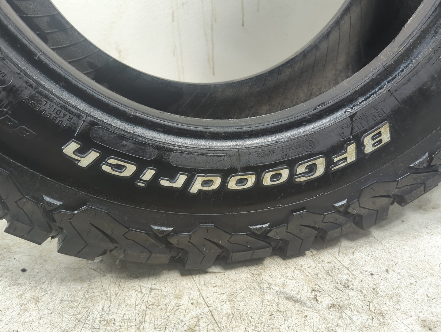 Used Tire 265/65R17 BFGOODRICH ALL-TERRAIN T/A KO2 120S - Tread Depth 7/32 - Oemusedautoparts1.com
