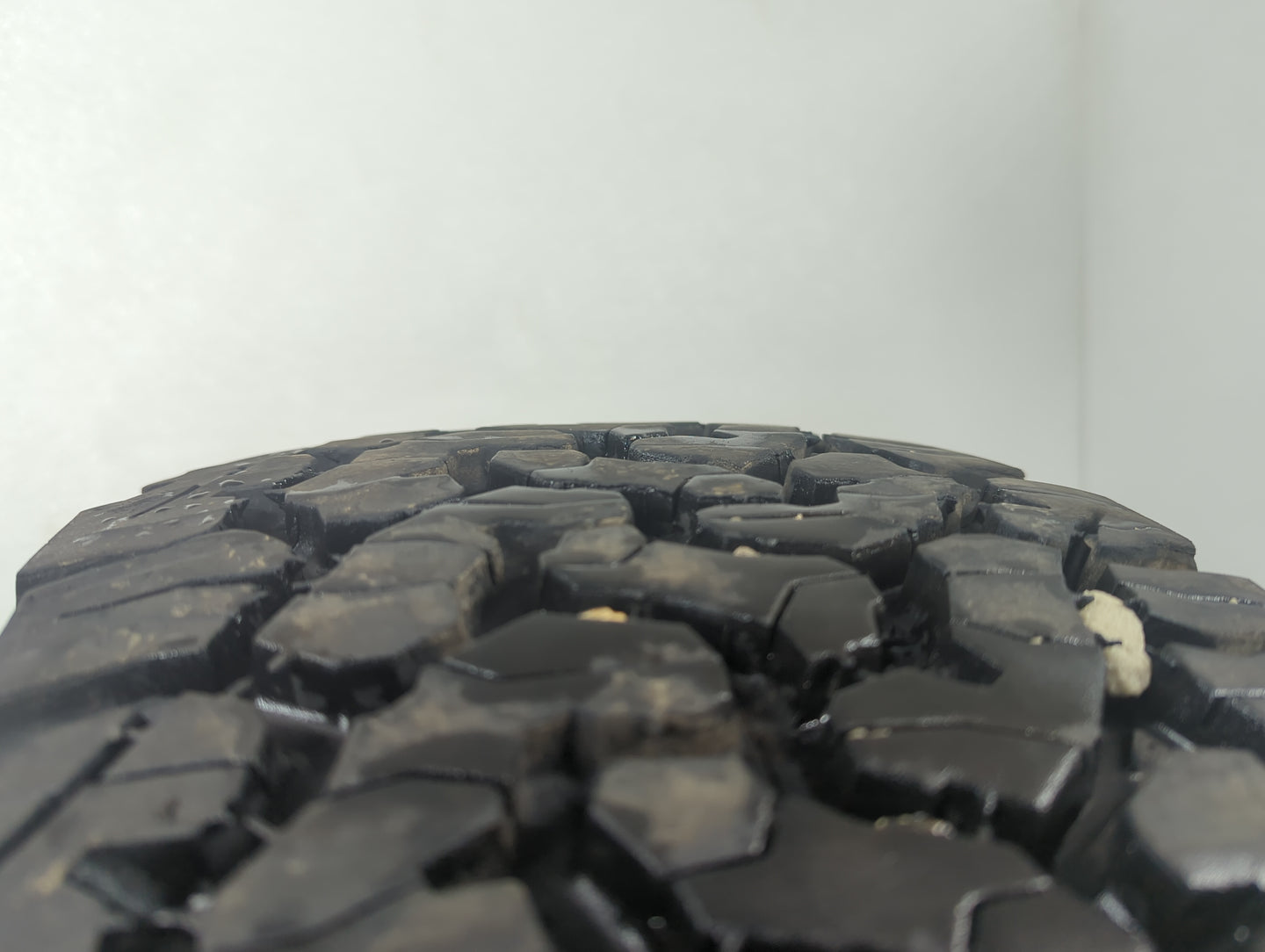 Used Tire 265/65R17 BFGOODRICH ALL-TERRAIN T/A KO2 120S - Tread Depth 7/32 - Oemusedautoparts1.com