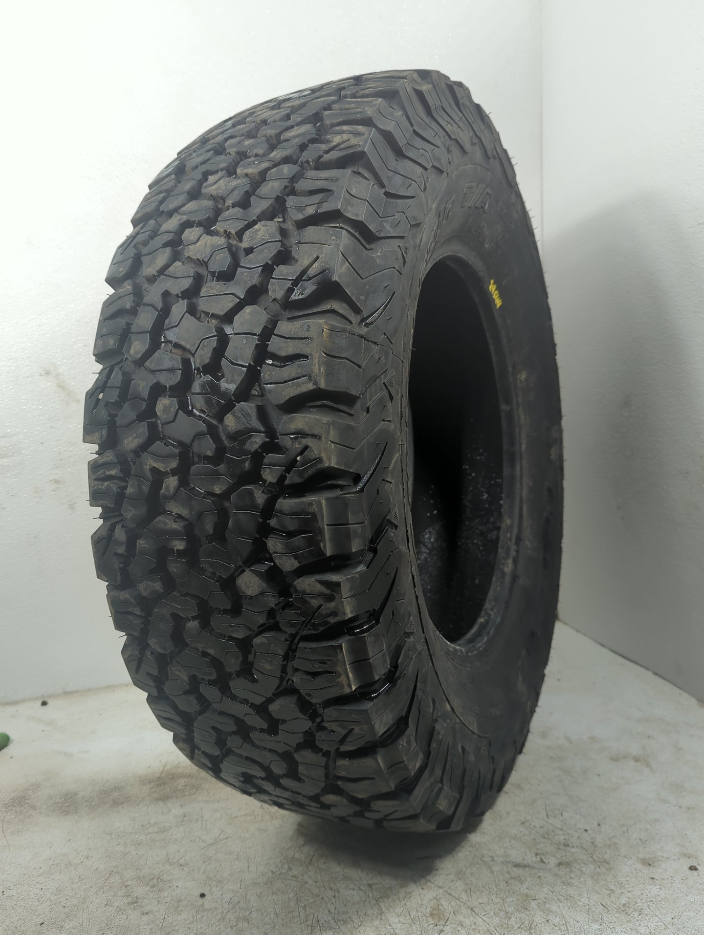 Used Tire LT265/70R17 BFGOODRICH ALL-TERRAIN T/A KO2 121S - Tread Depth 14/32 - Oemusedautoparts1.com