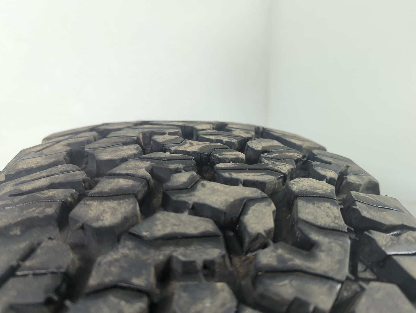Used Tire LT265/70R17 BFGOODRICH ALL-TERRAIN T/A KO2 121S - Tread Depth 14/32 - Oemusedautoparts1.com