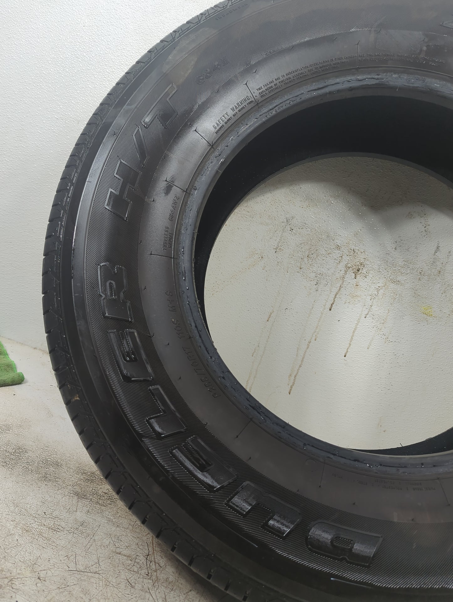 Used Tire 255/70R17 BRIDGESTONE DUELER H/T 110S - Tread Depth 10/32 - Oemusedautoparts1.com