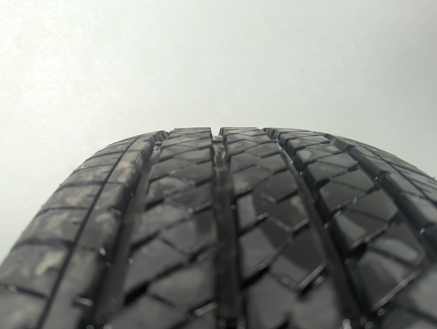 Used Tire 255/70R17 BRIDGESTONE DUELER H/T 110S - Tread Depth 10/32 - Oemusedautoparts1.com