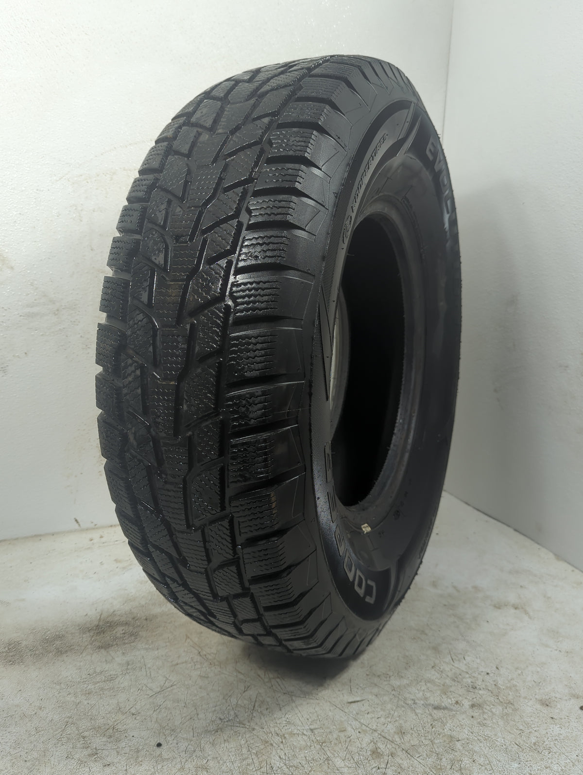 Used Tire 235/75R15 COOPER EVOLUTION 109T - Tread Depth 7/32 - Oemusedautoparts1.com