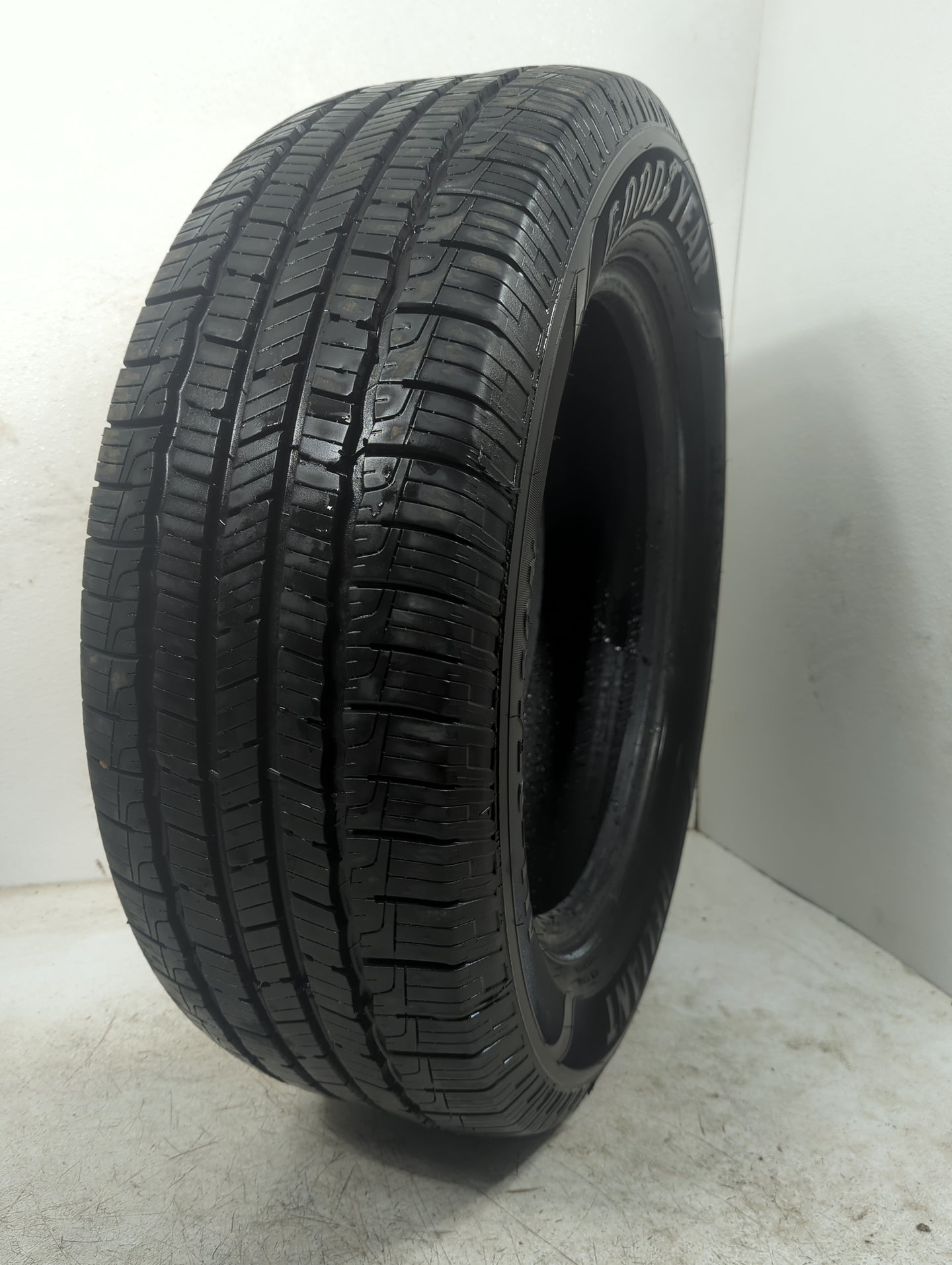 Used Tire 235/60R18 GOODYEAR RELIANT ALL-SEASON 103V - Tread Depth 10/32 - Oemusedautoparts1.com