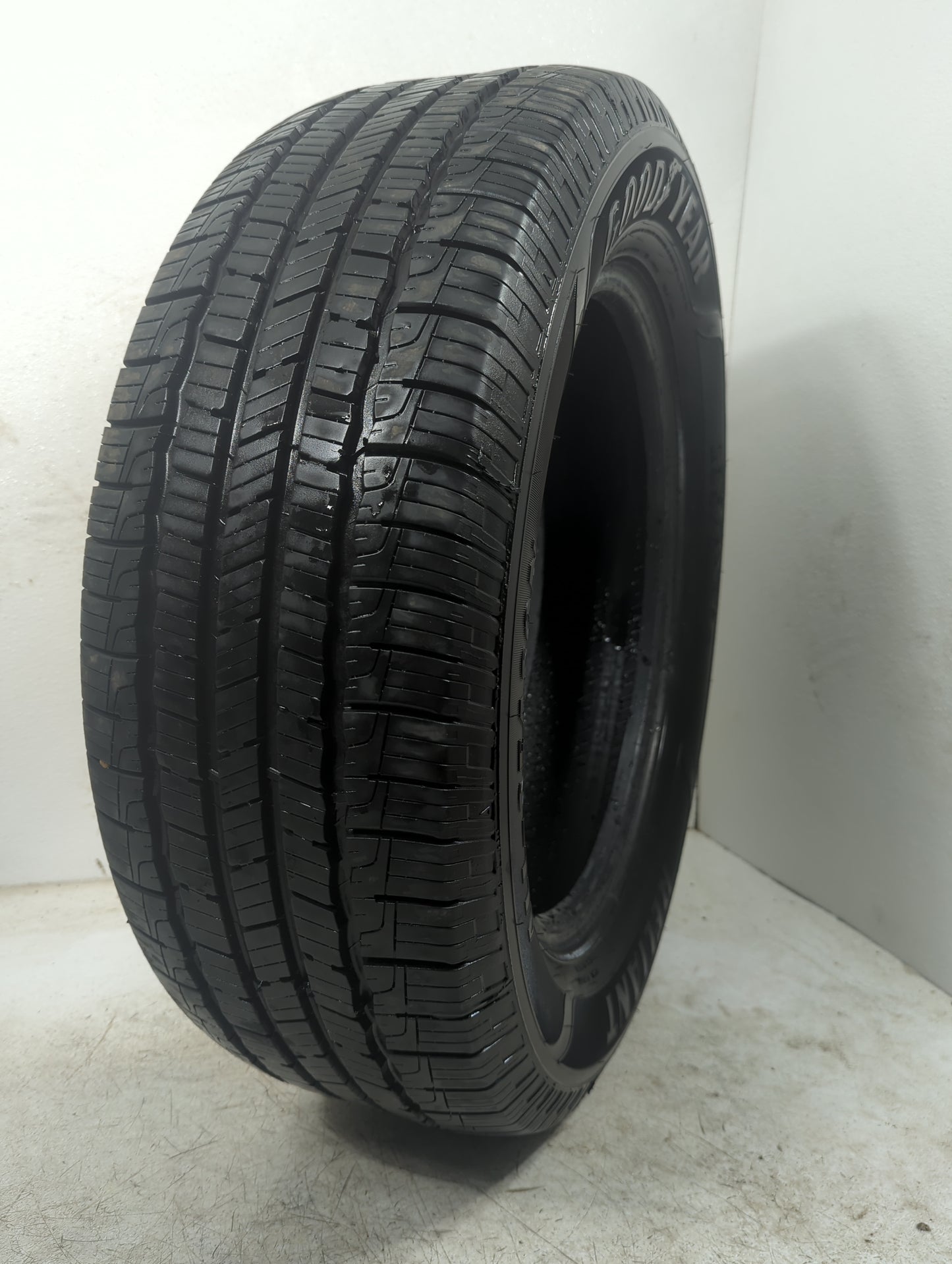 Used Tire 235/60R18 GOODYEAR RELIANT ALL-SEASON 103V - Tread Depth 10/32 - Oemusedautoparts1.com