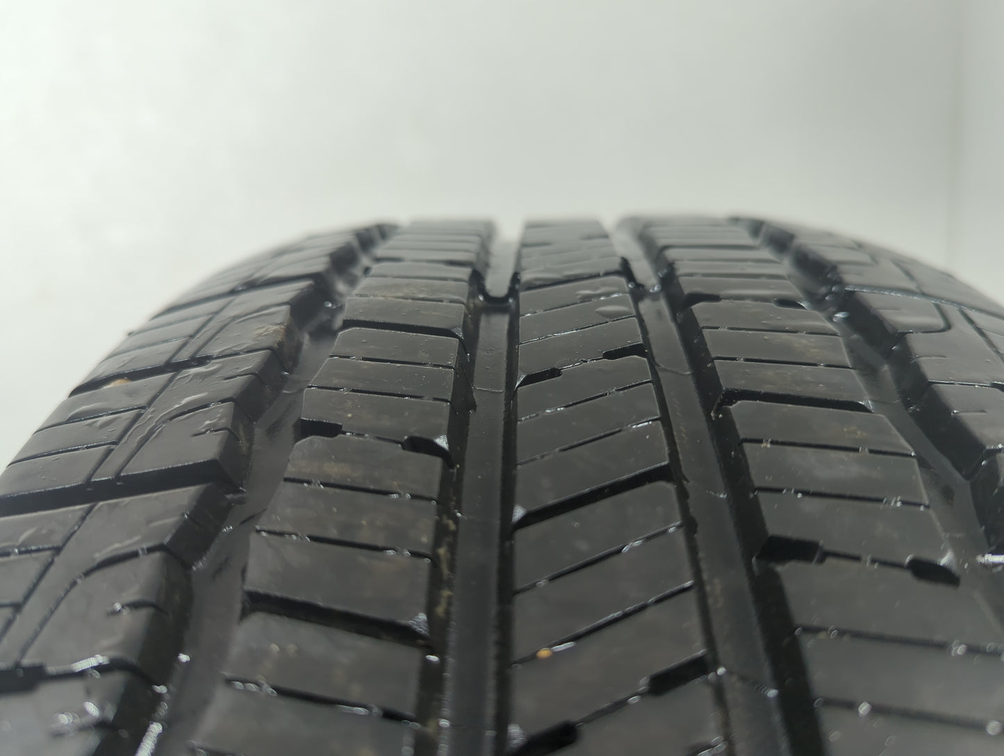 Used Tire 235/60R18 GOODYEAR RELIANT ALL-SEASON 103V - Tread Depth 10/32 - Oemusedautoparts1.com