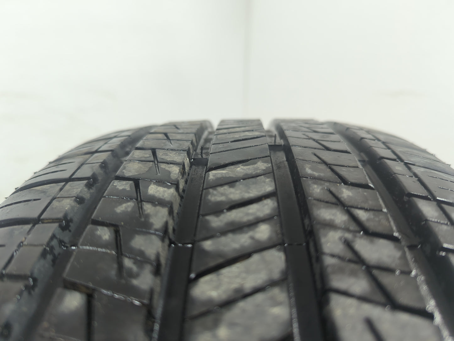 Used Tire 215/45R17 IRONHEAD REFLEX 87W - Tread Depth 9/32 - Oemusedautoparts1.com