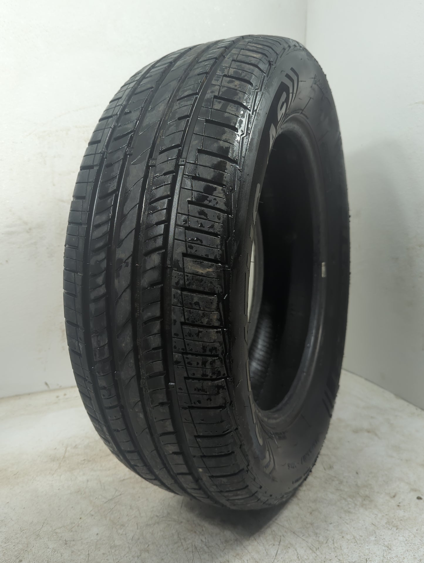 Used Tire 215/65R17 MASTERCRAFT STRATUS AS 99T - Tread Depth 7/32 - Oemusedautoparts1.com