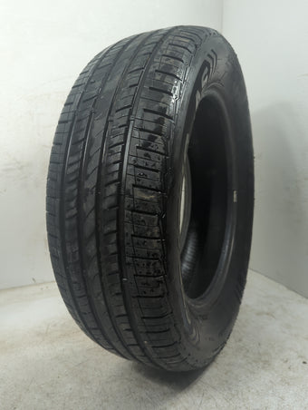 compare product Used Tire 215/65R17 MASTERCRAFT STRATUS AS 99T - Tread Depth 7/32