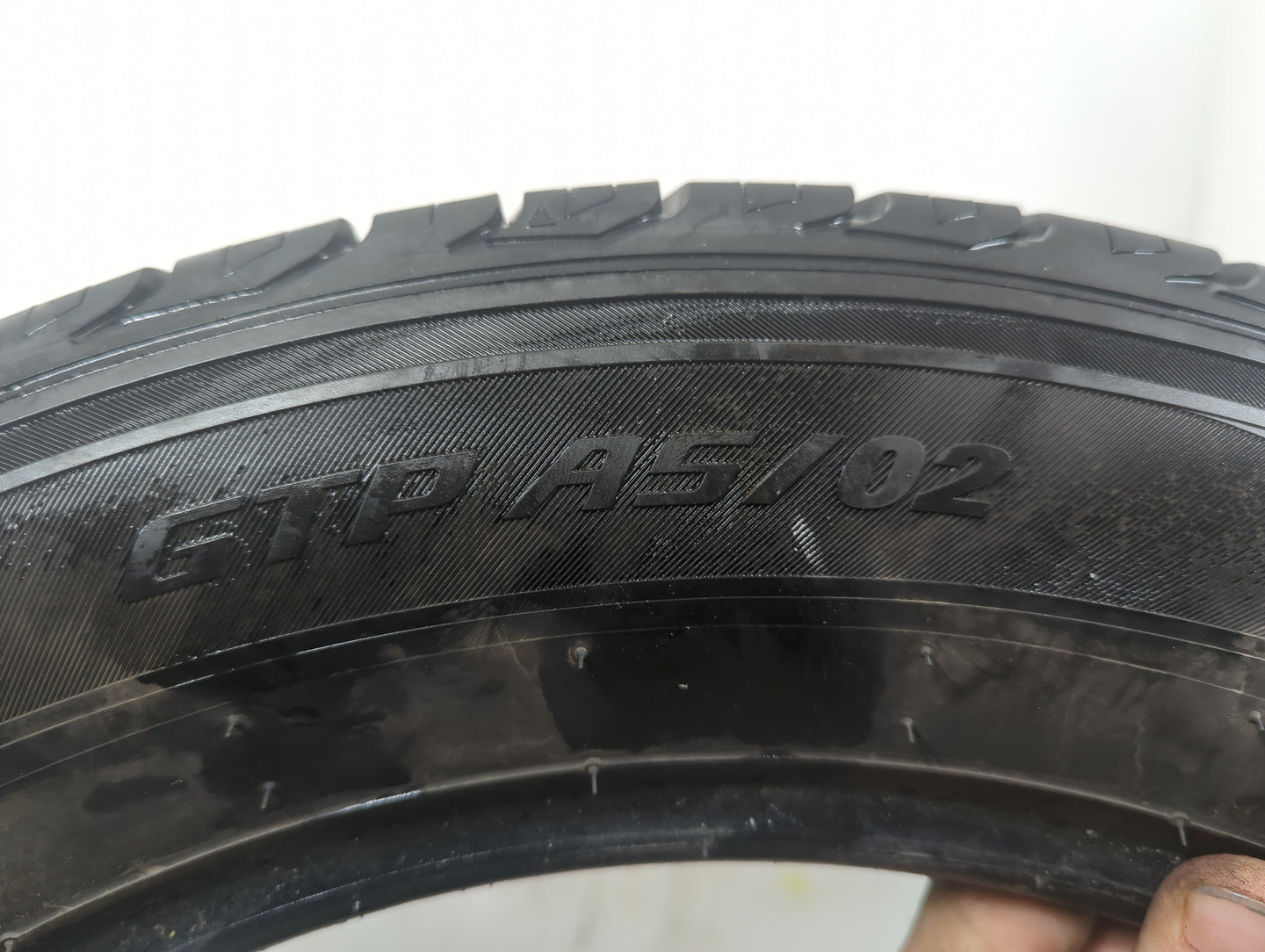 Used Tire 225/55R17 ROAD HUGGER GT AS/02 101H - Tread Depth 8/32 - Oemusedautoparts1.com