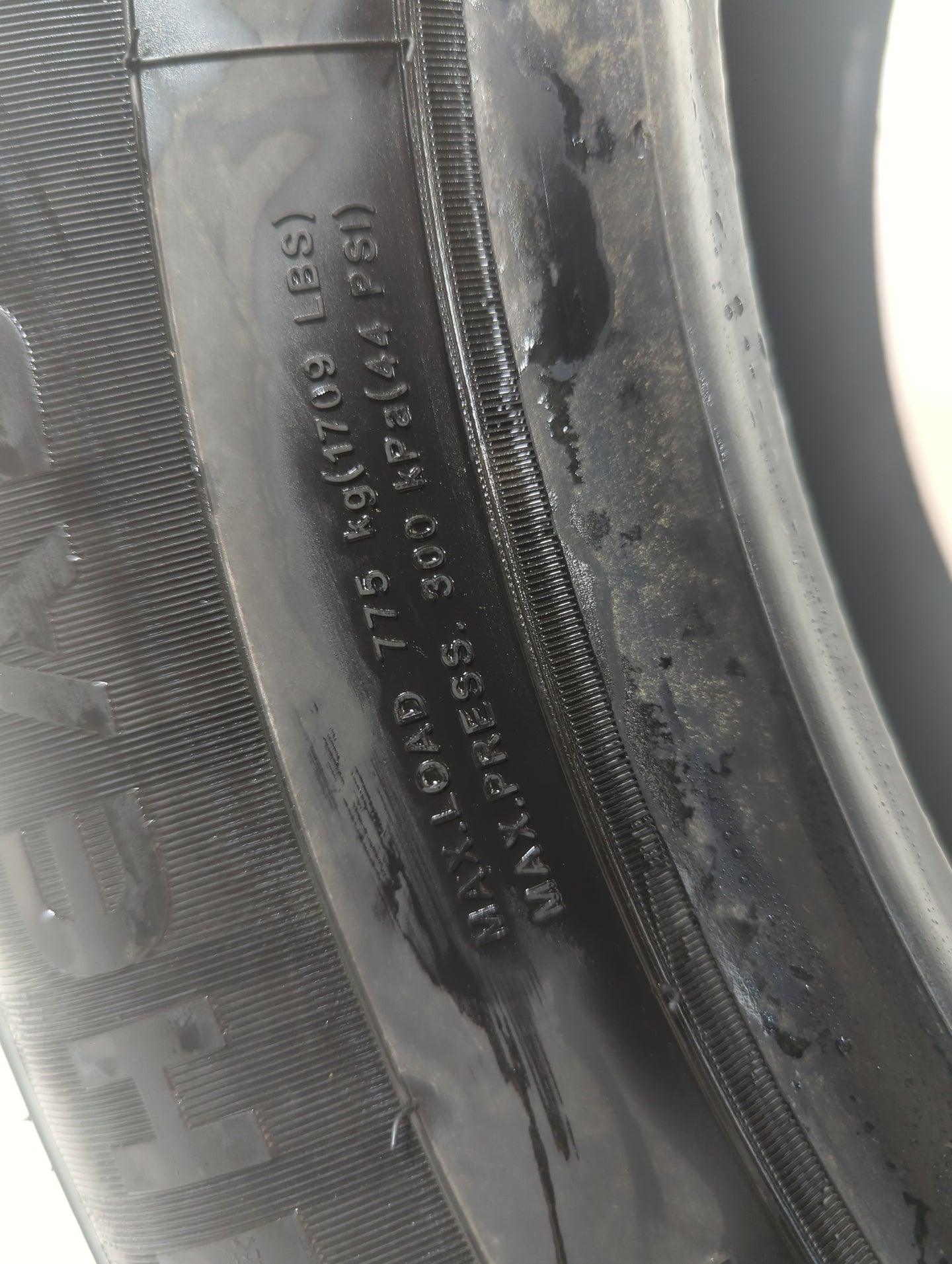 Used Tire 225/60R17 IRONHEAD REFLEX H/T 99T - Tread Depth 10/32 - Oemusedautoparts1.com