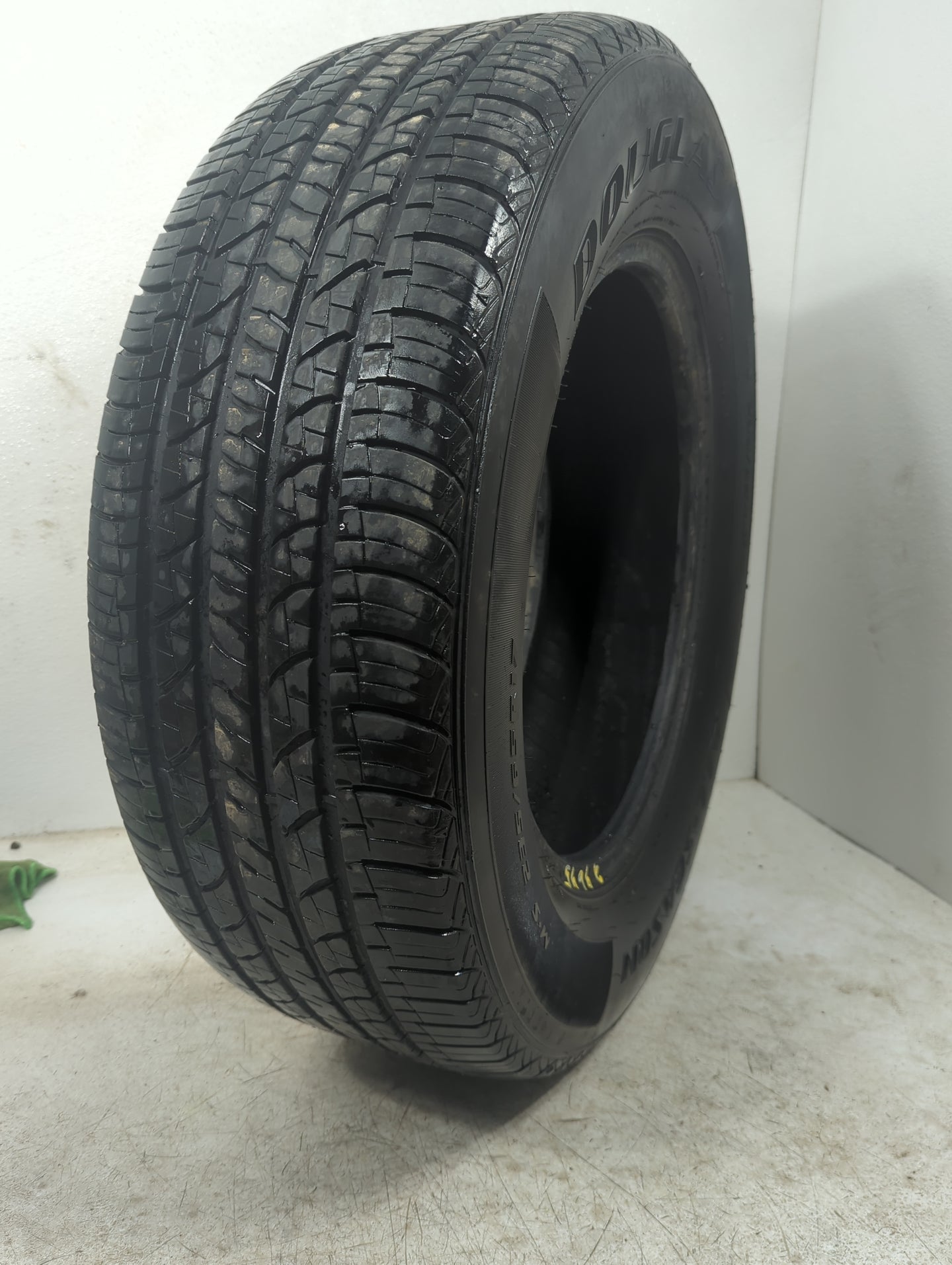 Used Tire 235/65R17 DOUGLAS ALL-SEASON 104T - Tread Depth 7/32 - Oemusedautoparts1.com