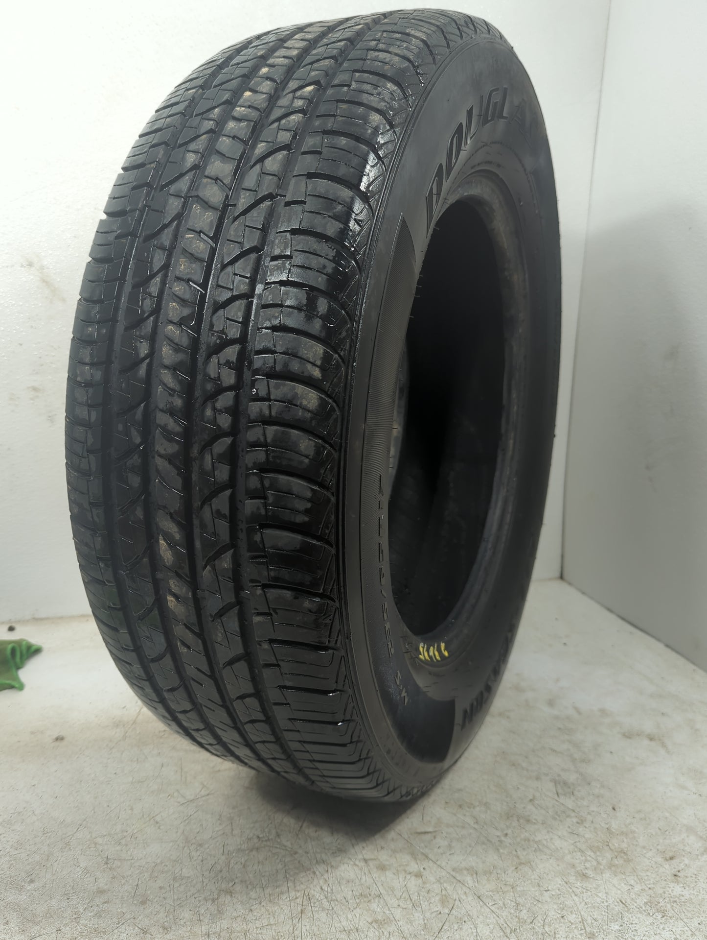 Used Tire 235/65R17 DOUGLAS ALL-SEASON 104T - Tread Depth 7/32 - Oemusedautoparts1.com
