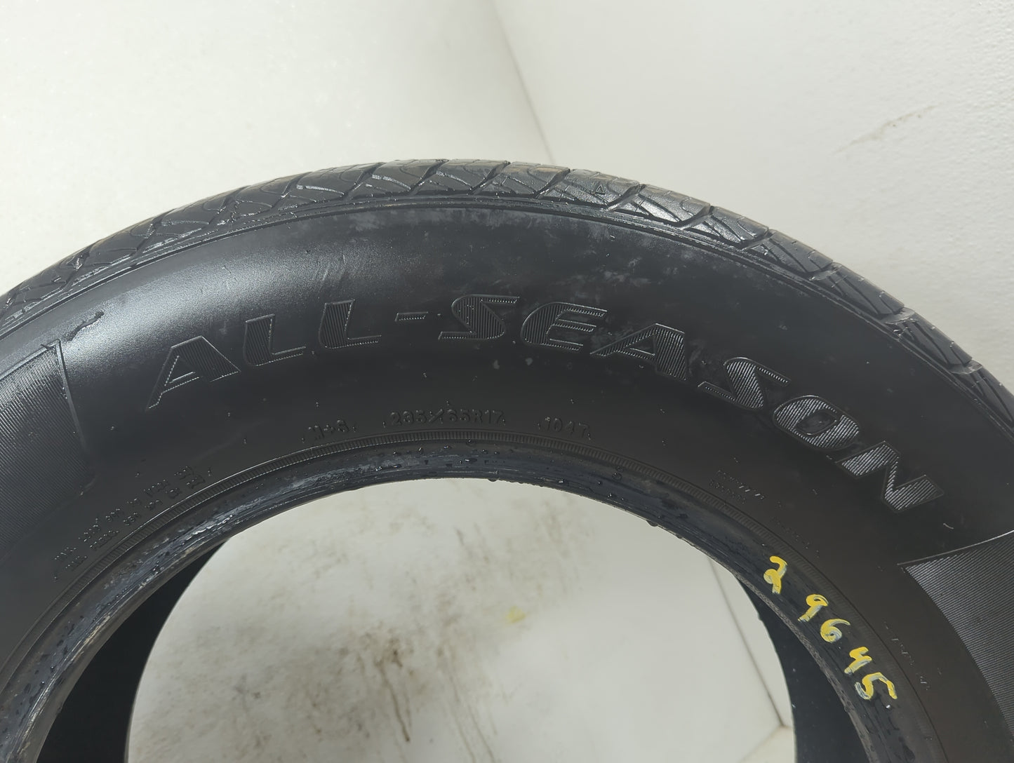 Used Tire 235/65R17 DOUGLAS ALL-SEASON 104T - Tread Depth 7/32 - Oemusedautoparts1.com