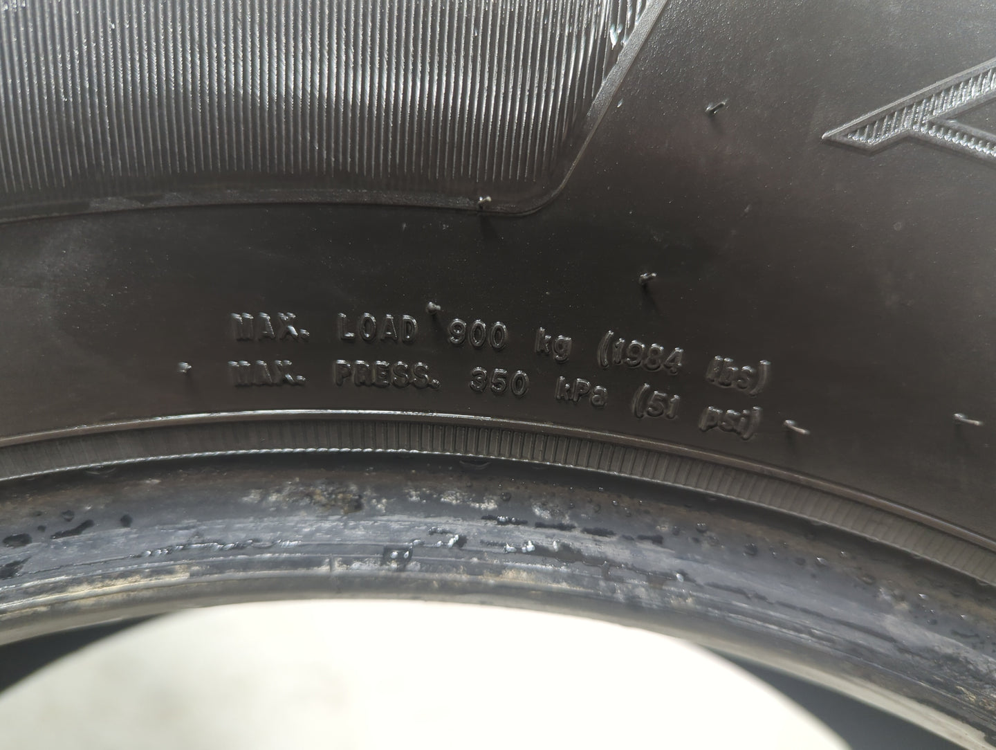 Used Tire 235/65R17 DOUGLAS ALL-SEASON 104T - Tread Depth 7/32 - Oemusedautoparts1.com