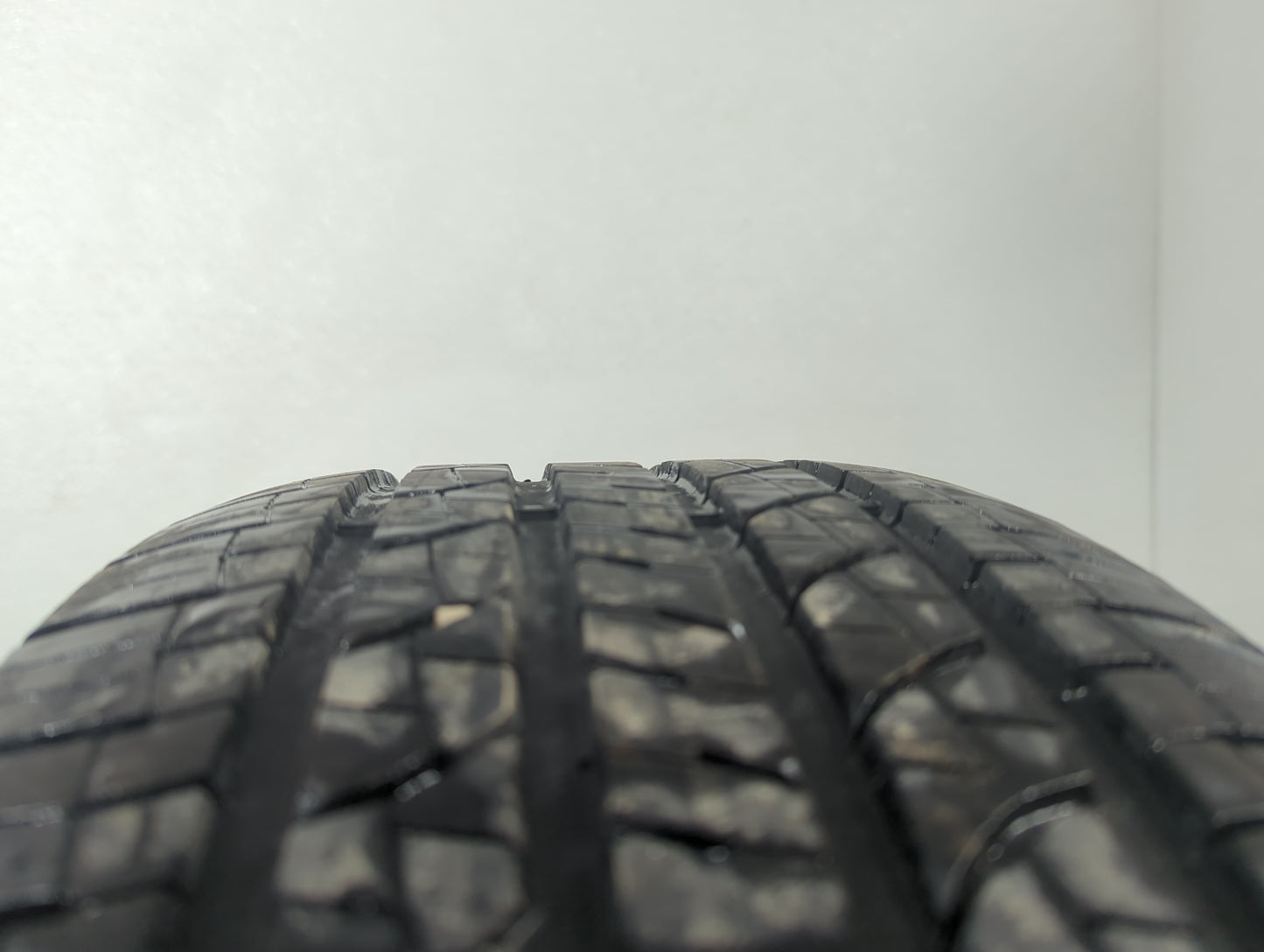 Used Tire 235/65R17 DOUGLAS ALL-SEASON 104T - Tread Depth 7/32 - Oemusedautoparts1.com