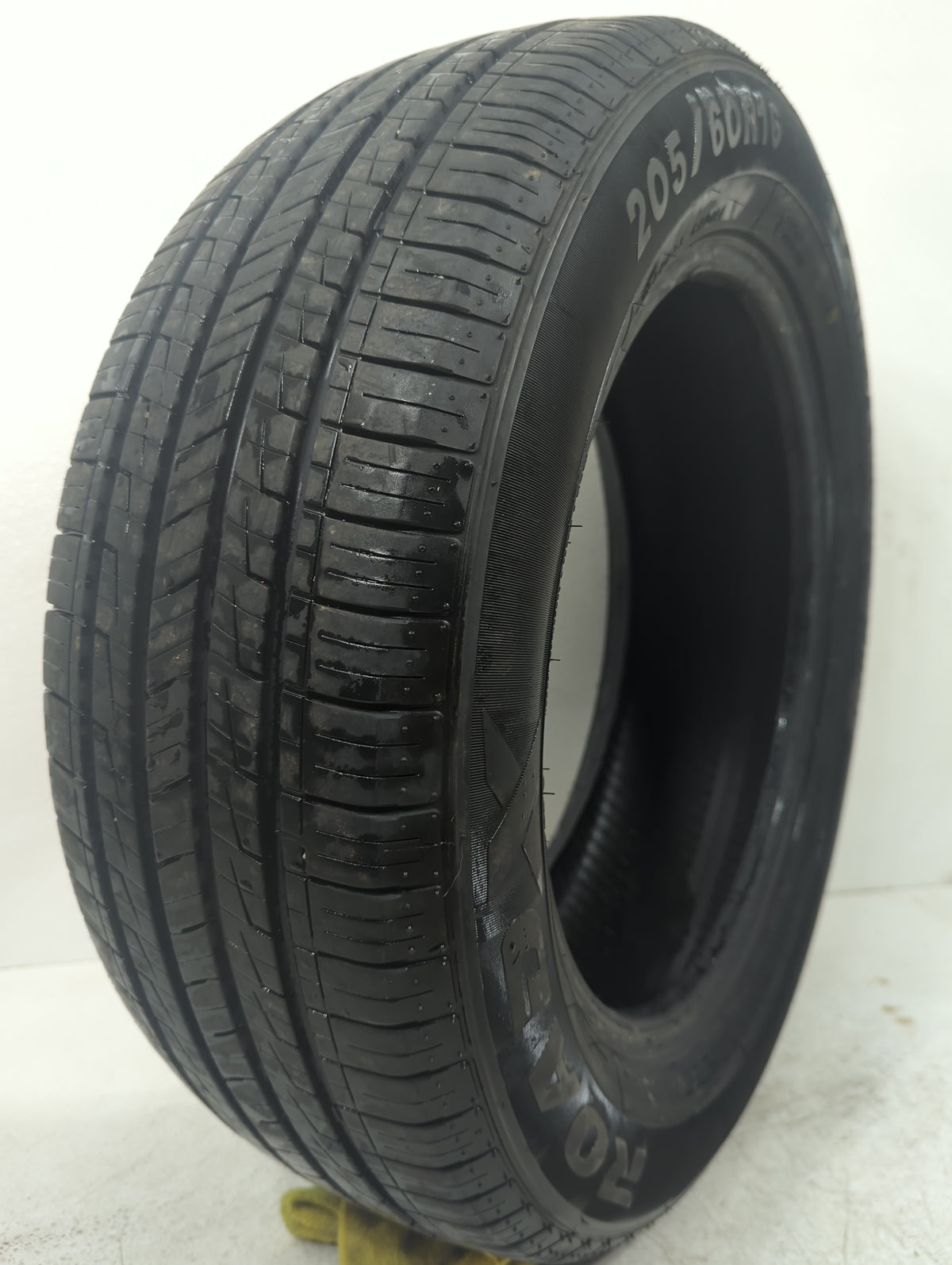 Used Tire 205/60R16 ROADX RXMOTION MX440 92V - Tread Depth 9/32 - Oemusedautoparts1.com
