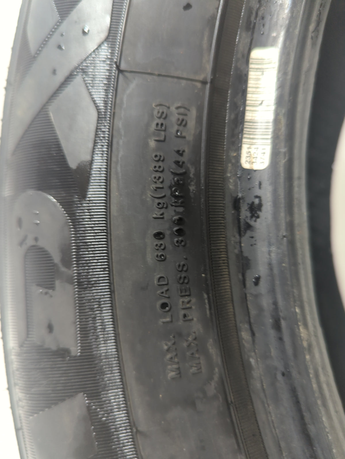 Used Tire 205/60R16 ROADX RXMOTION MX440 92V - Tread Depth 9/32 - Oemusedautoparts1.com