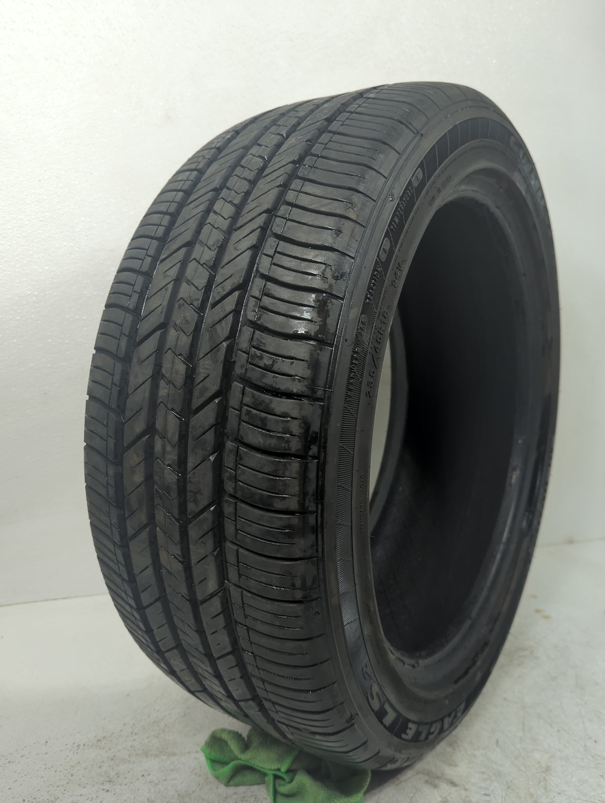 Used Tire 235/45R18 GOODYEAR EAGLE LS 2 94V - Tread Depth 9/32 - Oemusedautoparts1.com