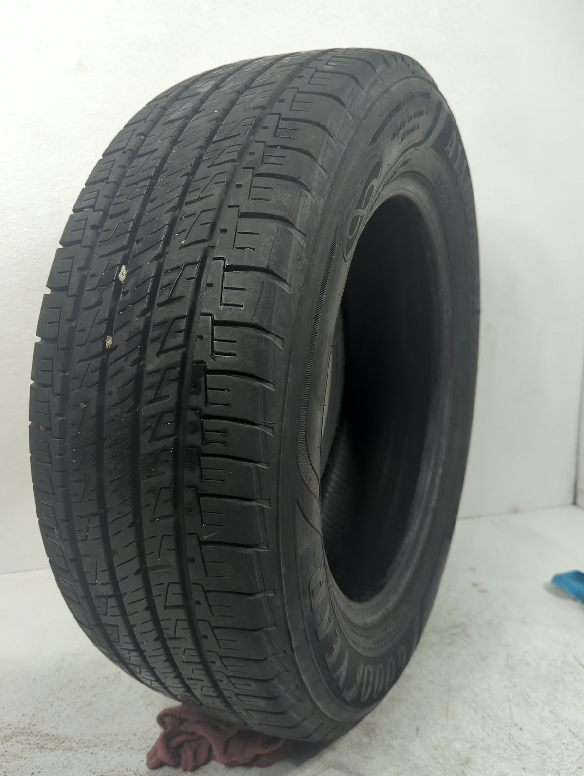 Used Tire 215/60R16 GOODYEAR ASSURANCE 95V - Tread Depth 9/32 - Oemusedautoparts1.com