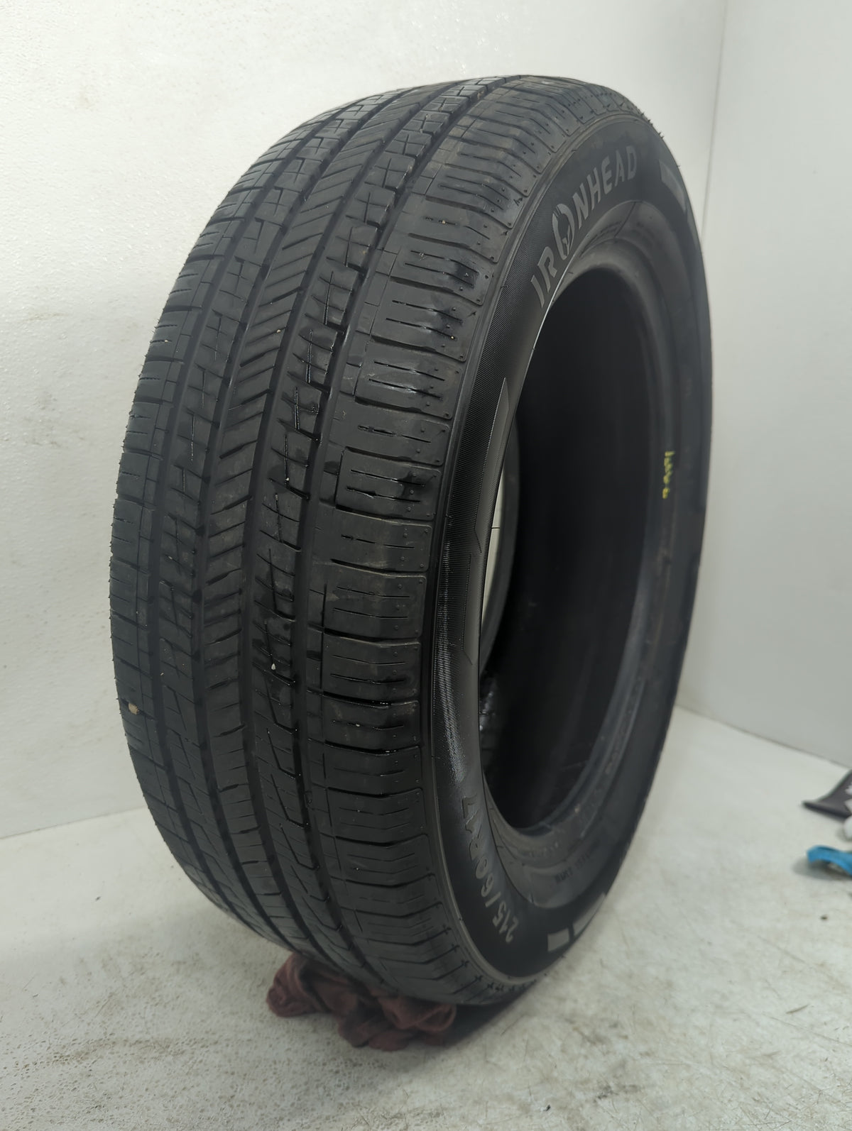 Used Tire 215/60R17 IRONHEAD REFLEX H/T 96T - Tread Depth 8/32 - Oemusedautoparts1.com