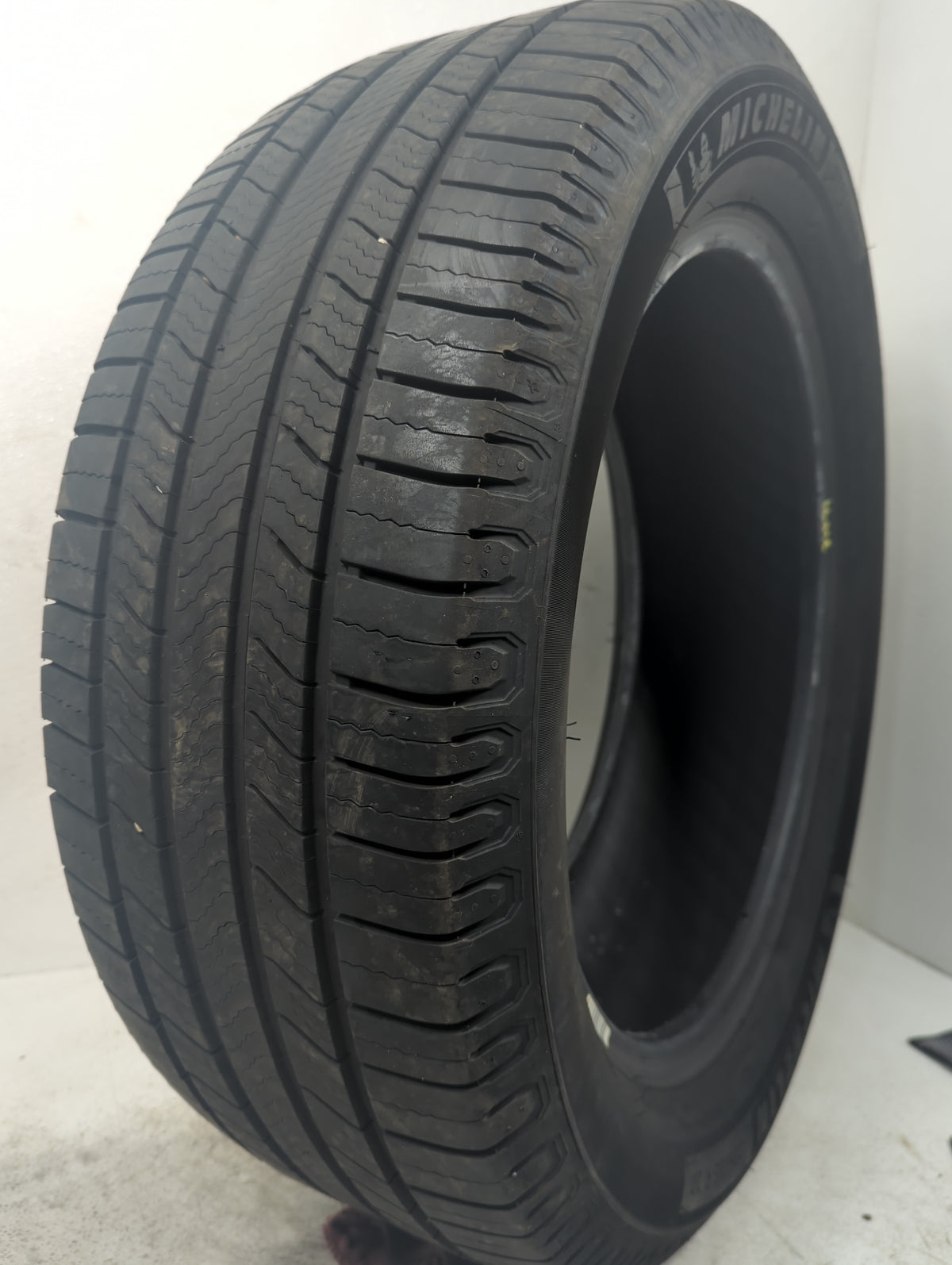 Used Tire 255/55R20 MICHELIN DEFENDER 2 110H - Tread Depth 9/32 - Oemusedautoparts1.com