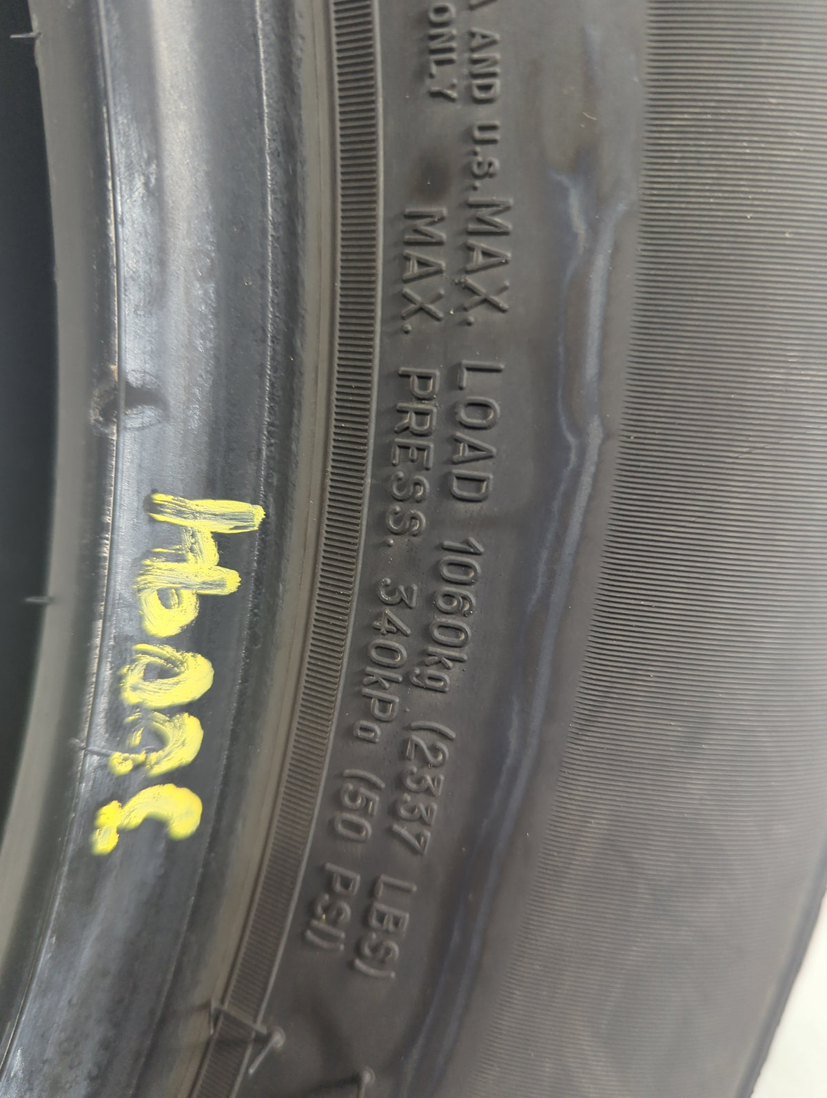 Used Tire 255/55R20 MICHELIN DEFENDER 2 110H - Tread Depth 9/32 - Oemusedautoparts1.com
