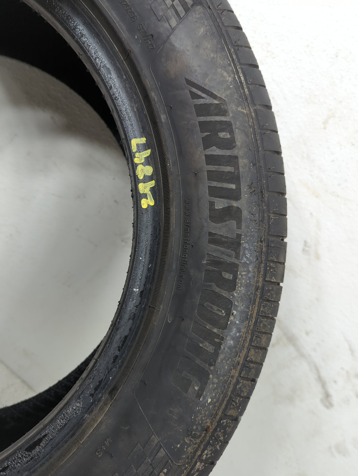 Used Tire 215/55R16 ARMSTRONG BLU-TRAC HP 97W - Tread Depth 8/32 - Oemusedautoparts1.com