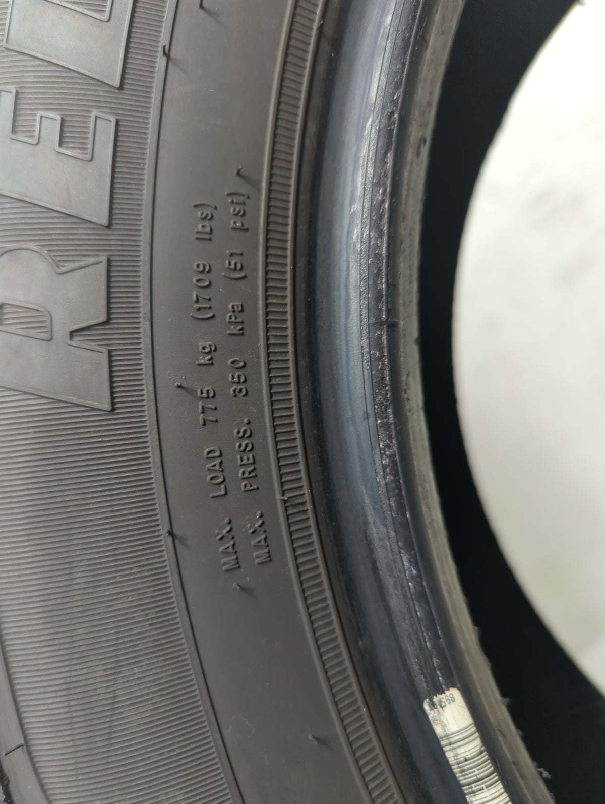 Used Tire 235/55R17 GOODYEAR RELIANT ALL-SEASON 99H - Tread Depth 9/32 - Oemusedautoparts1.com