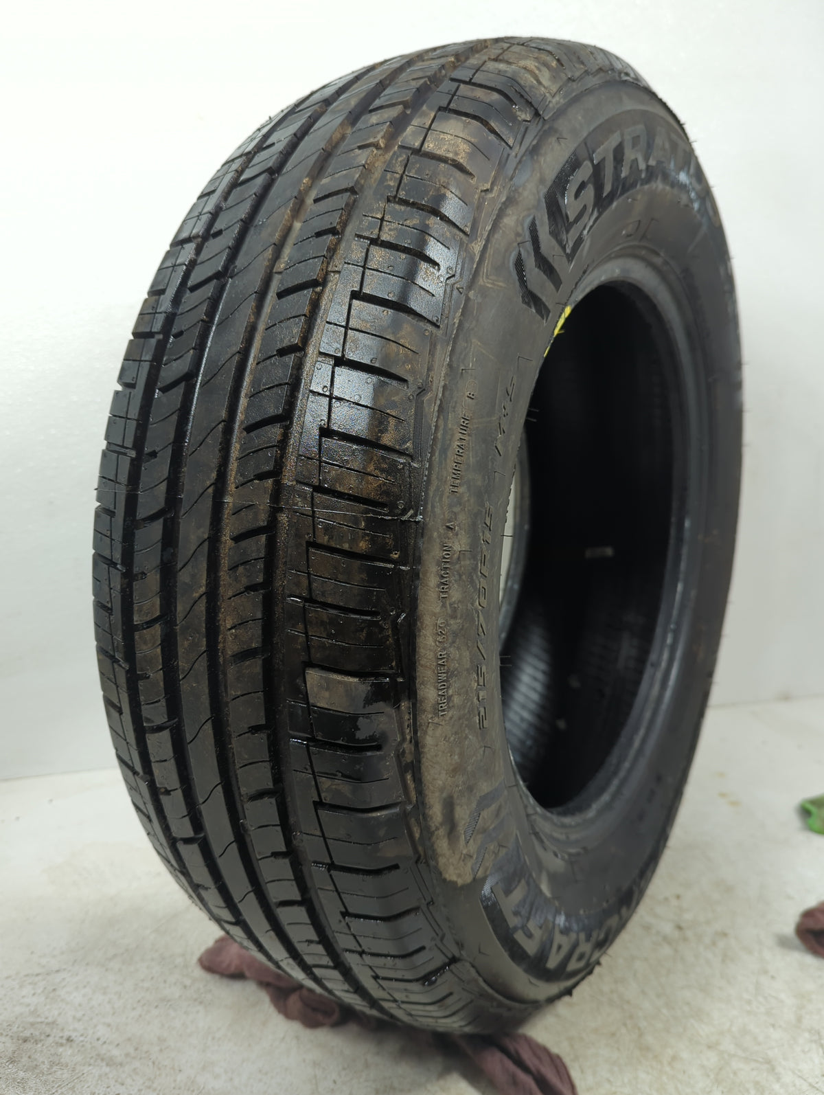 Used Tire 215/70R15 MASTERCRAFT STRATUS 98T - Tread Depth 9/32 - Oemusedautoparts1.com