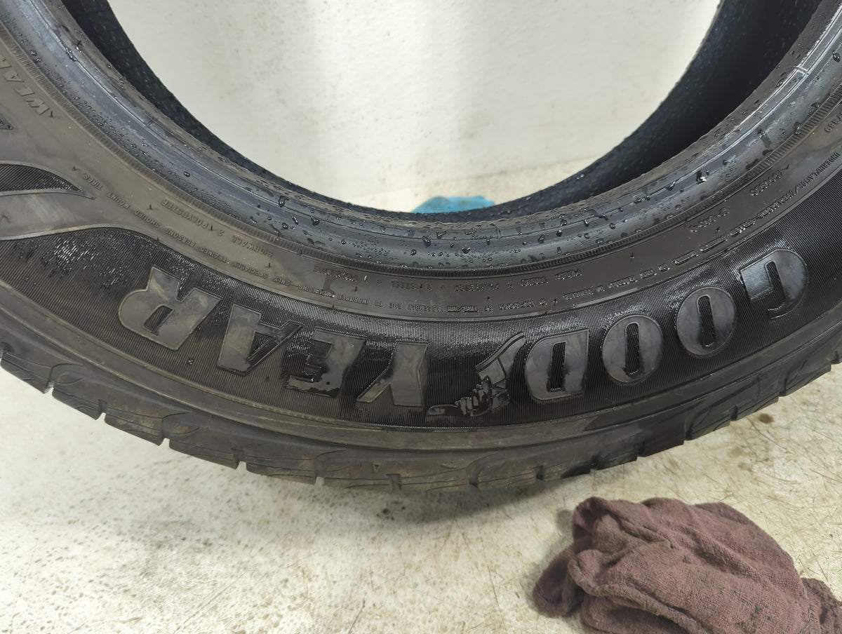 Used Tire 225/65R17 GOODYEAR ASSURANCE COMFORTRED 102H - Tread Depth 1/32 - Oemusedautoparts1.com