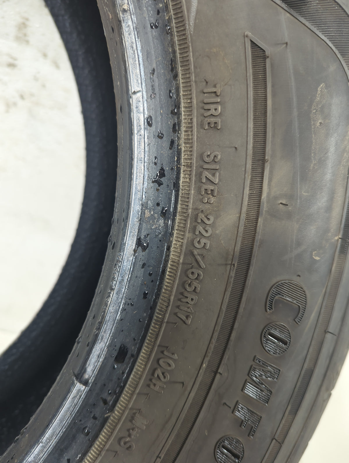 Used Tire 225/65R17 GOODYEAR ASSURANCE COMFORTRED 102H - Tread Depth 1/32 - Oemusedautoparts1.com