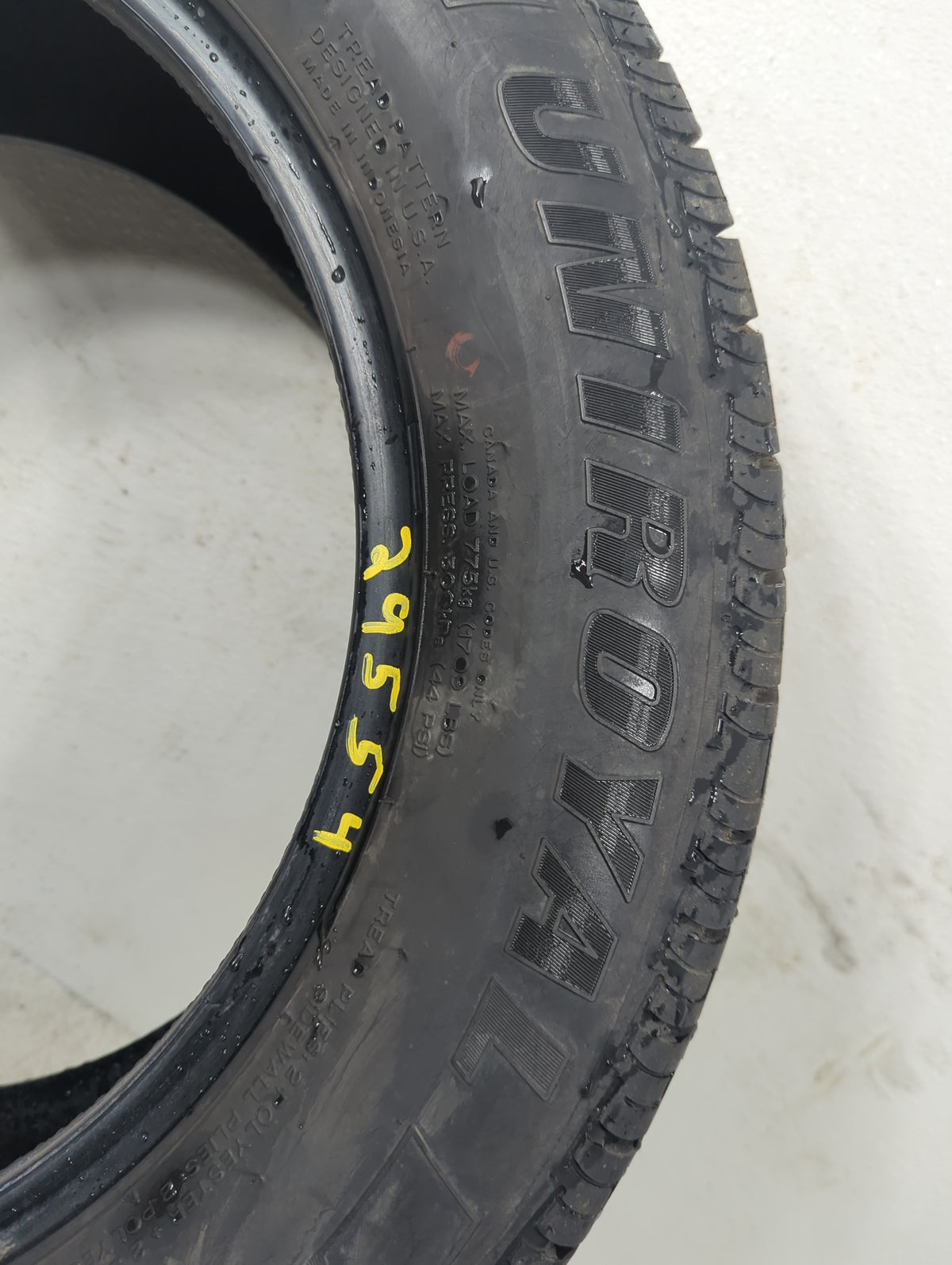Used Tire 225/60R17 UNIROYAL TIGER PAW TOURING A/S 99H - Tread Depth 10/32 - Oemusedautoparts1.com
