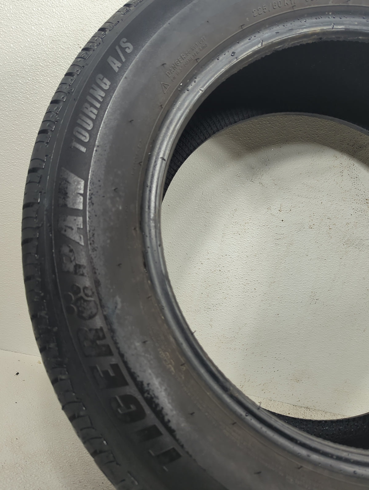 Used Tire 225/60R17 UNIROYAL TIGER PAW TOURING A/S 99H - Tread Depth 10/32 - Oemusedautoparts1.com