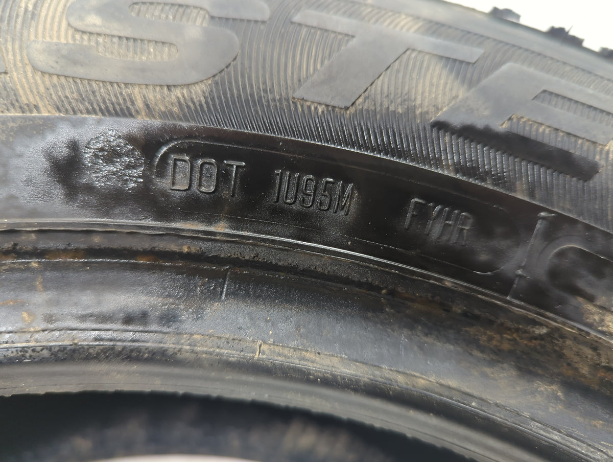 Used Tire 215/60R16 MASTERCRAFT AVENGER TOURING LSR 95V - Tread Depth 8/32 - Oemusedautoparts1.com
