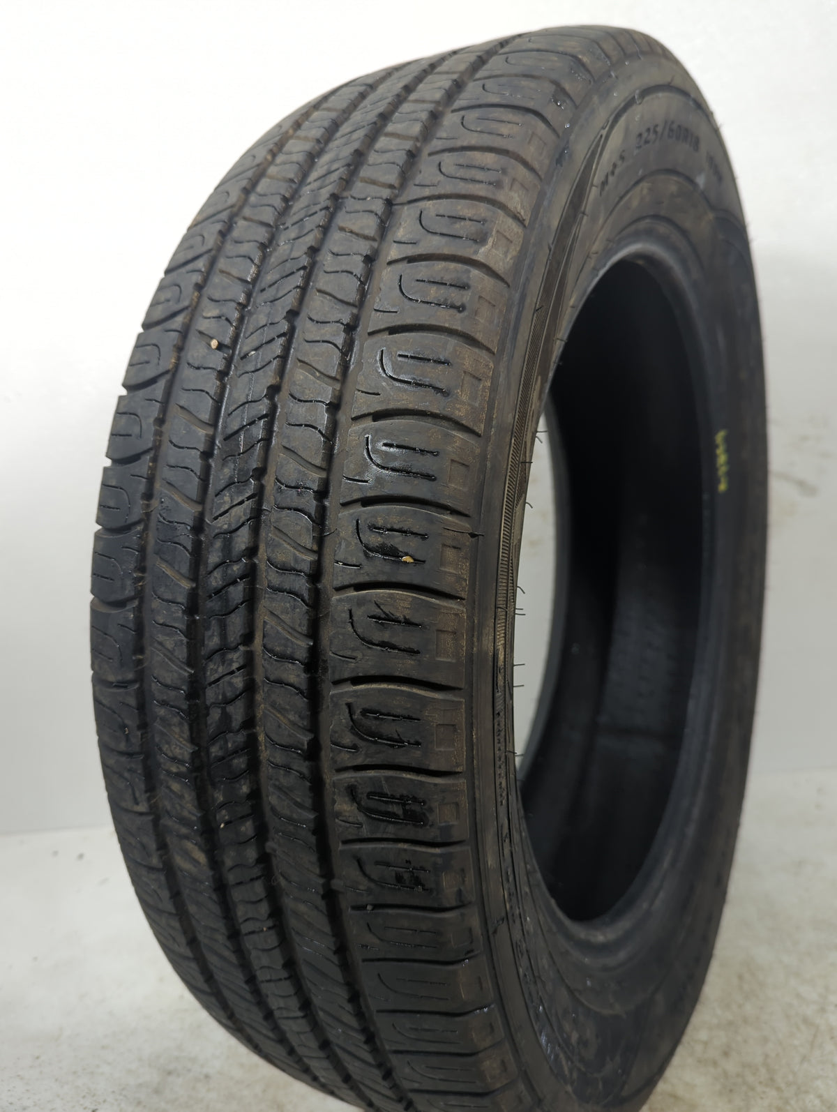 Used Tire 225/60R18 GOODYEAR ASSURANCE 100H - Tread Depth 7/32 - Oemusedautoparts1.com