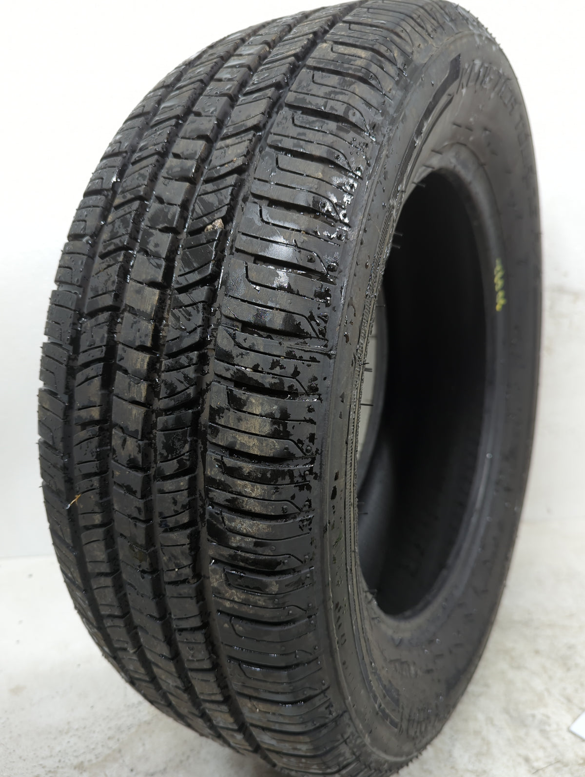 Used Tire 215/60R16 KENDA KENETICA TOURING 95H - Tread Depth 10/32 - Oemusedautoparts1.com