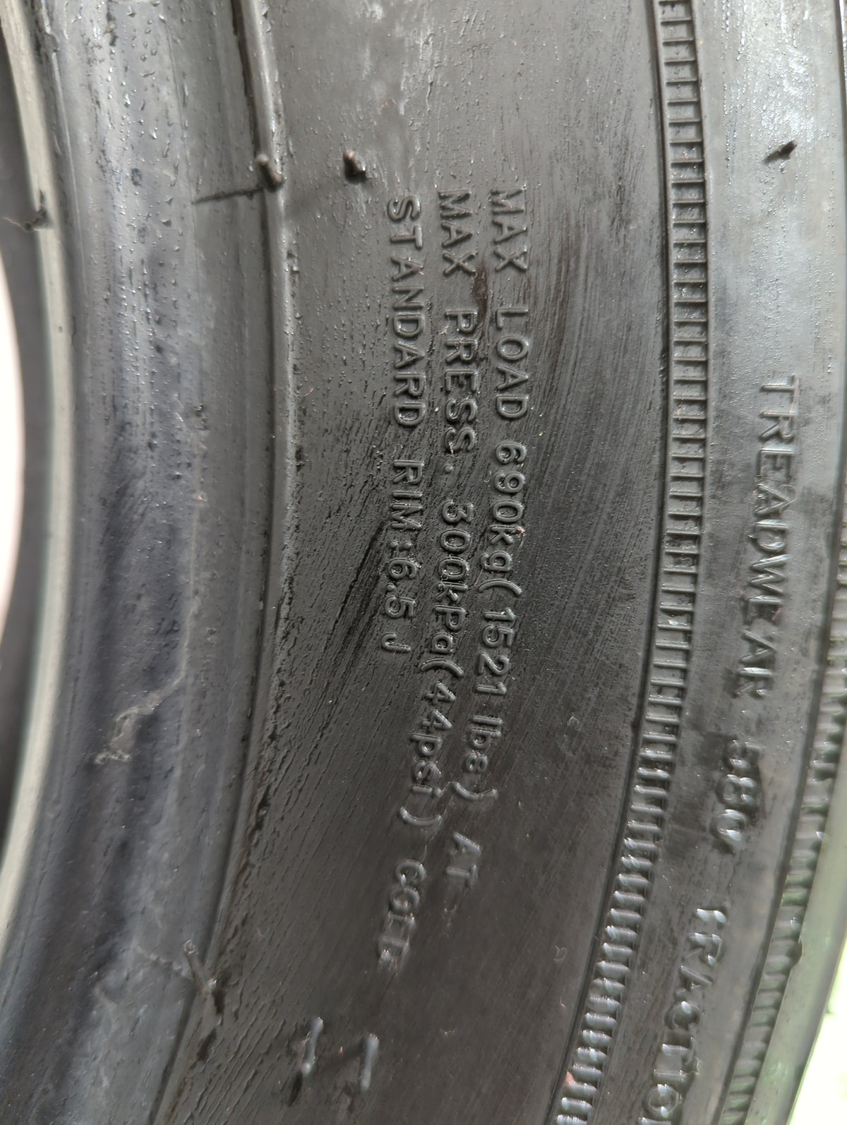 Used Tire 215/60R16 KENDA KENETICA TOURING 95H - Tread Depth 10/32 - Oemusedautoparts1.com