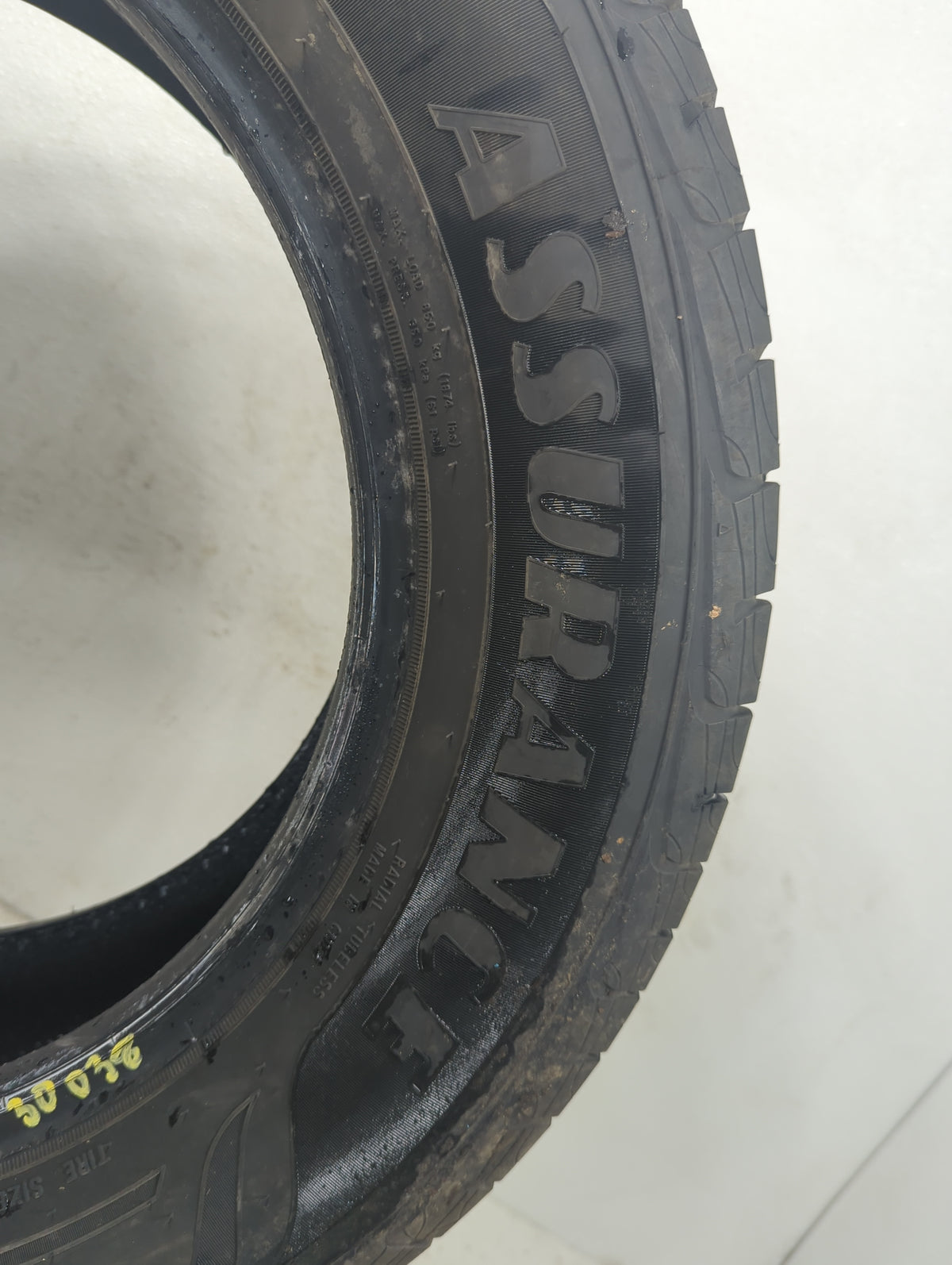 Used Tire 225/65R17 GOODYEAR ASSURANCE COMFORTRED 102H - Tread Depth 6/32 - Oemusedautoparts1.com