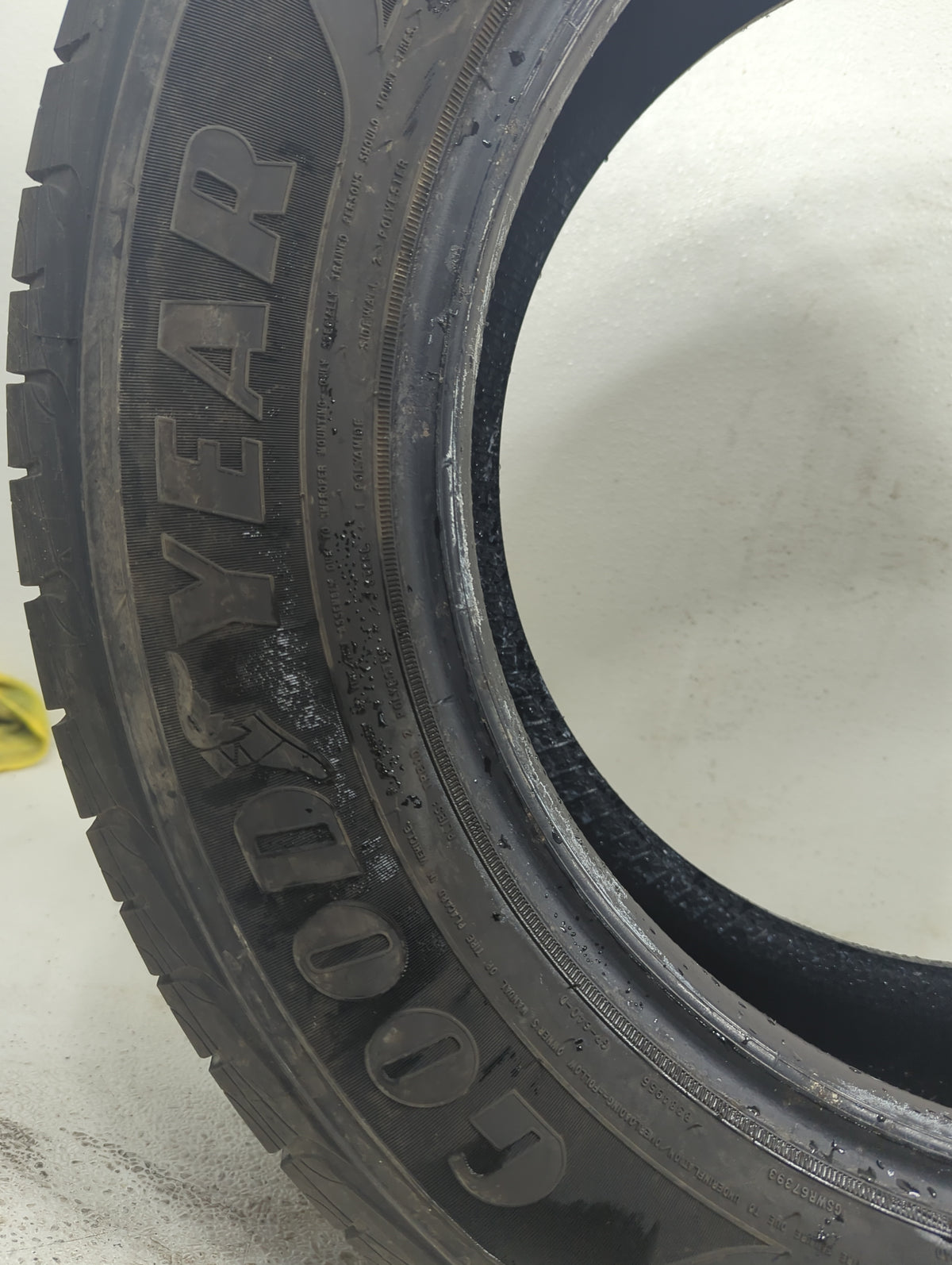 Used Tire 225/65R17 GOODYEAR ASSURANCE COMFORTRED 102H - Tread Depth 6/32 - Oemusedautoparts1.com