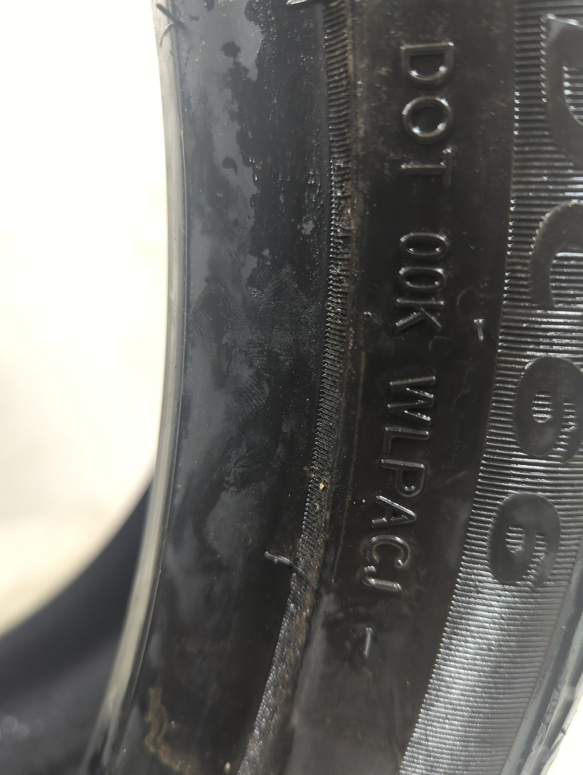 Used Tire 305/35R24 DCENTI DC66 - Tread Depth 10/32 - Oemusedautoparts1.com