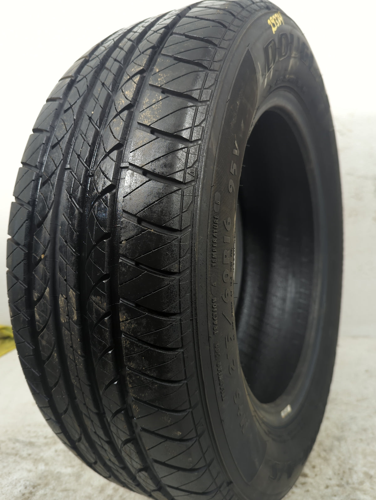 Used Tire 215/60R16 DOUGLAS TOURING A/S 95V - Tread Depth 8/32 - Oemusedautoparts1.com