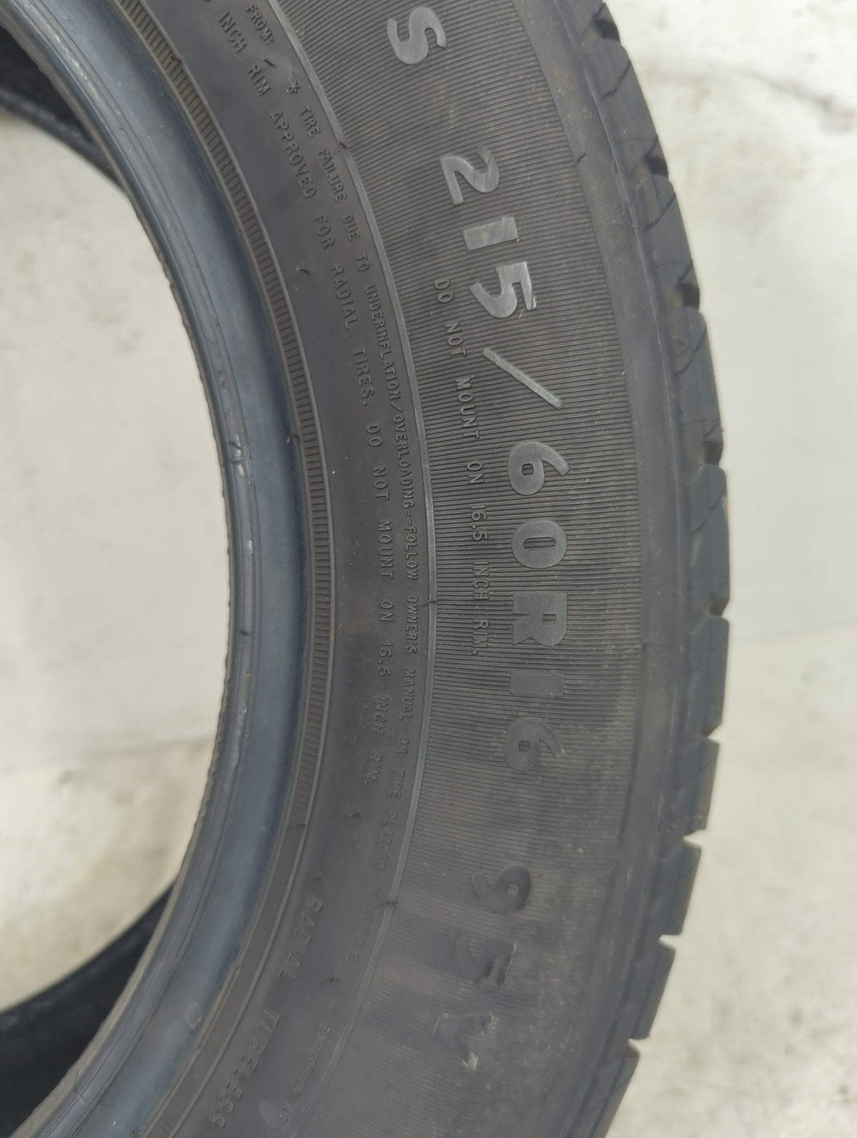 Used Tire 215/60R16 DOUGLAS TOURING A/S 95V - Tread Depth 8/32 - Oemusedautoparts1.com