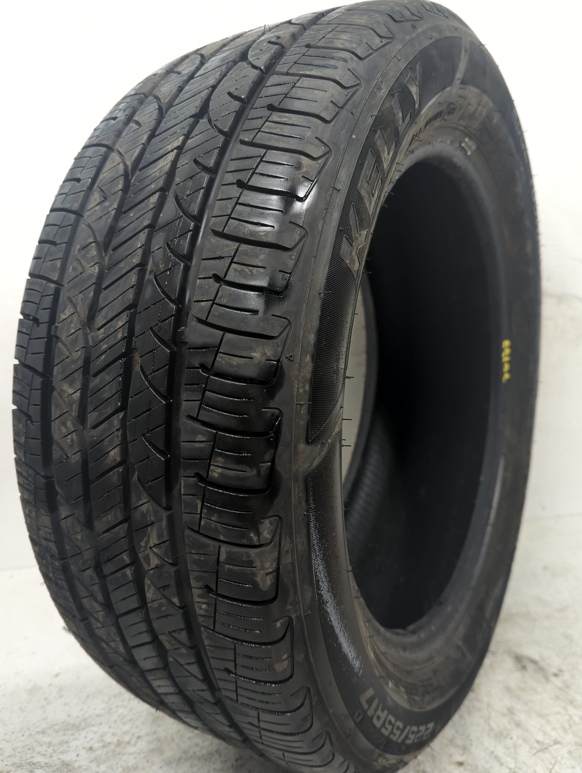 Used Tire 225/55R17 KELLY EDGE TOURING PLUS 97V - Tread Depth 10/32 - Oemusedautoparts1.com