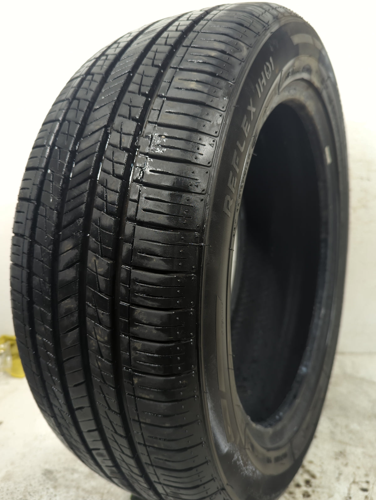 Used Tire 215/55R17 IRONHEAD REFLEX H01 94V - Tread Depth 9/32 - Oemusedautoparts1.com